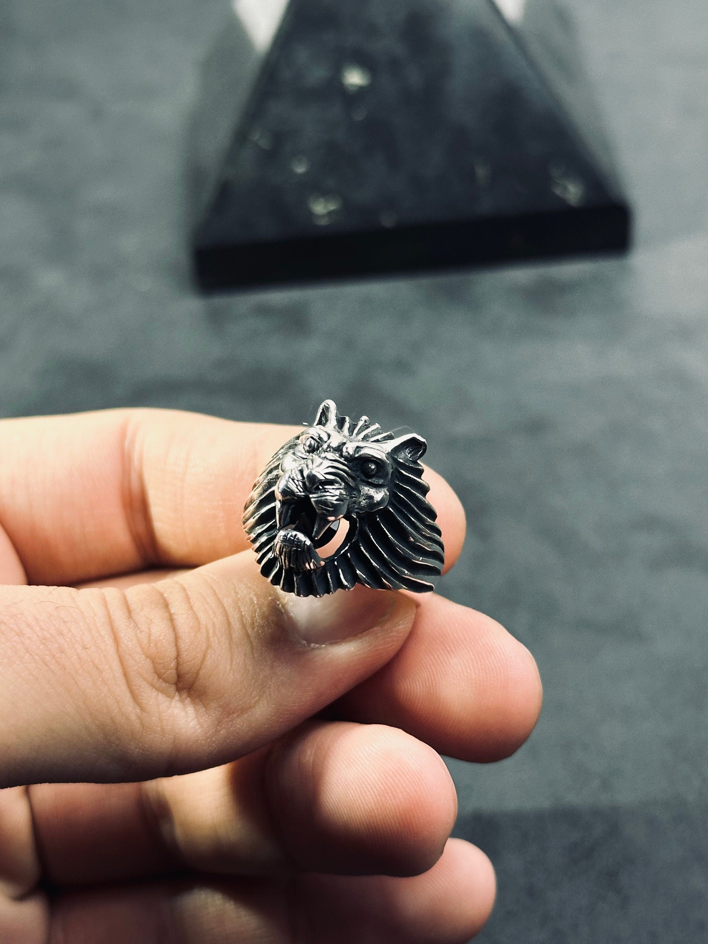 Leo Lion Signet Ring - Sterling Silver Handmade Design