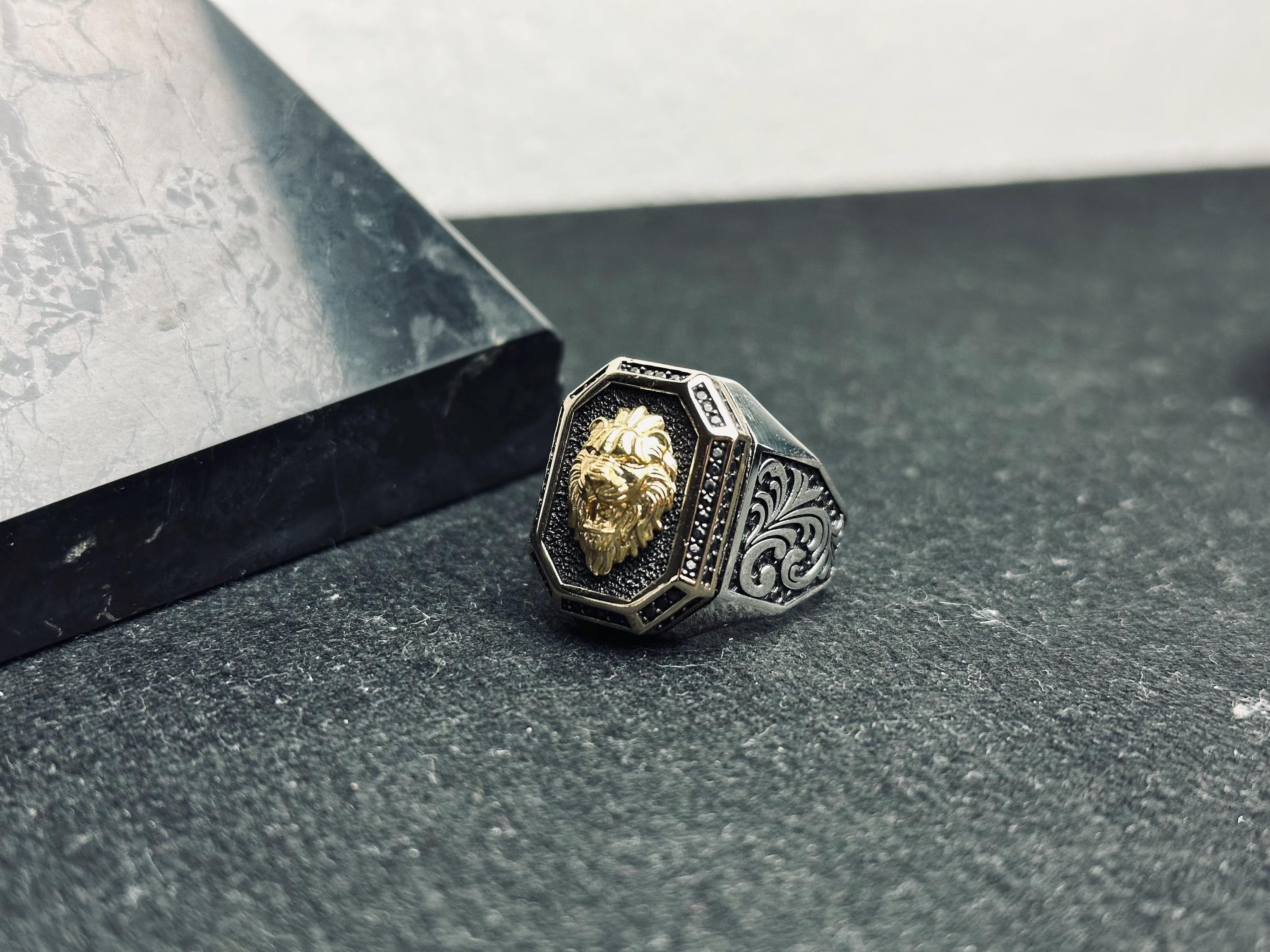 Leo Signet Ring: Bold Lion Head Design - Sterling Silver Zircon