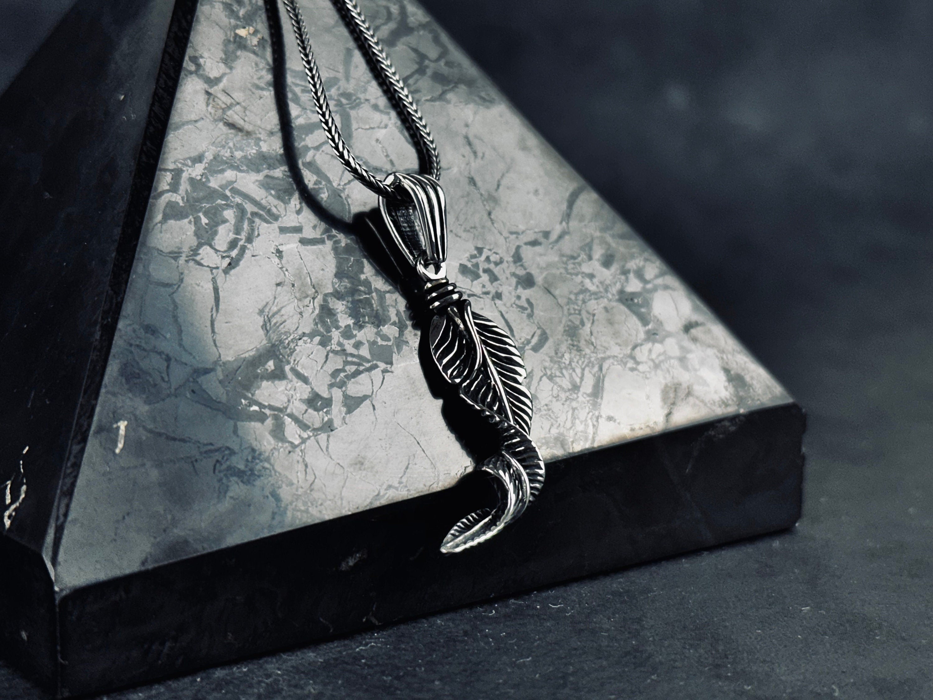 Feather Pendant Necklace: Silver Boho Style - Adjustable Chain