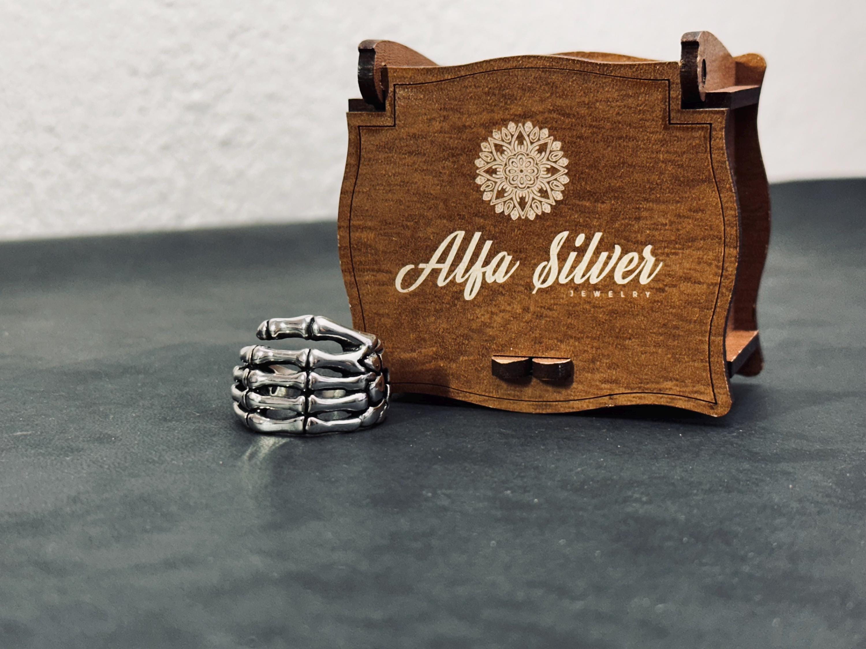 Sterling Silver Finger Bones Ring: Gothic Biker Style for Men