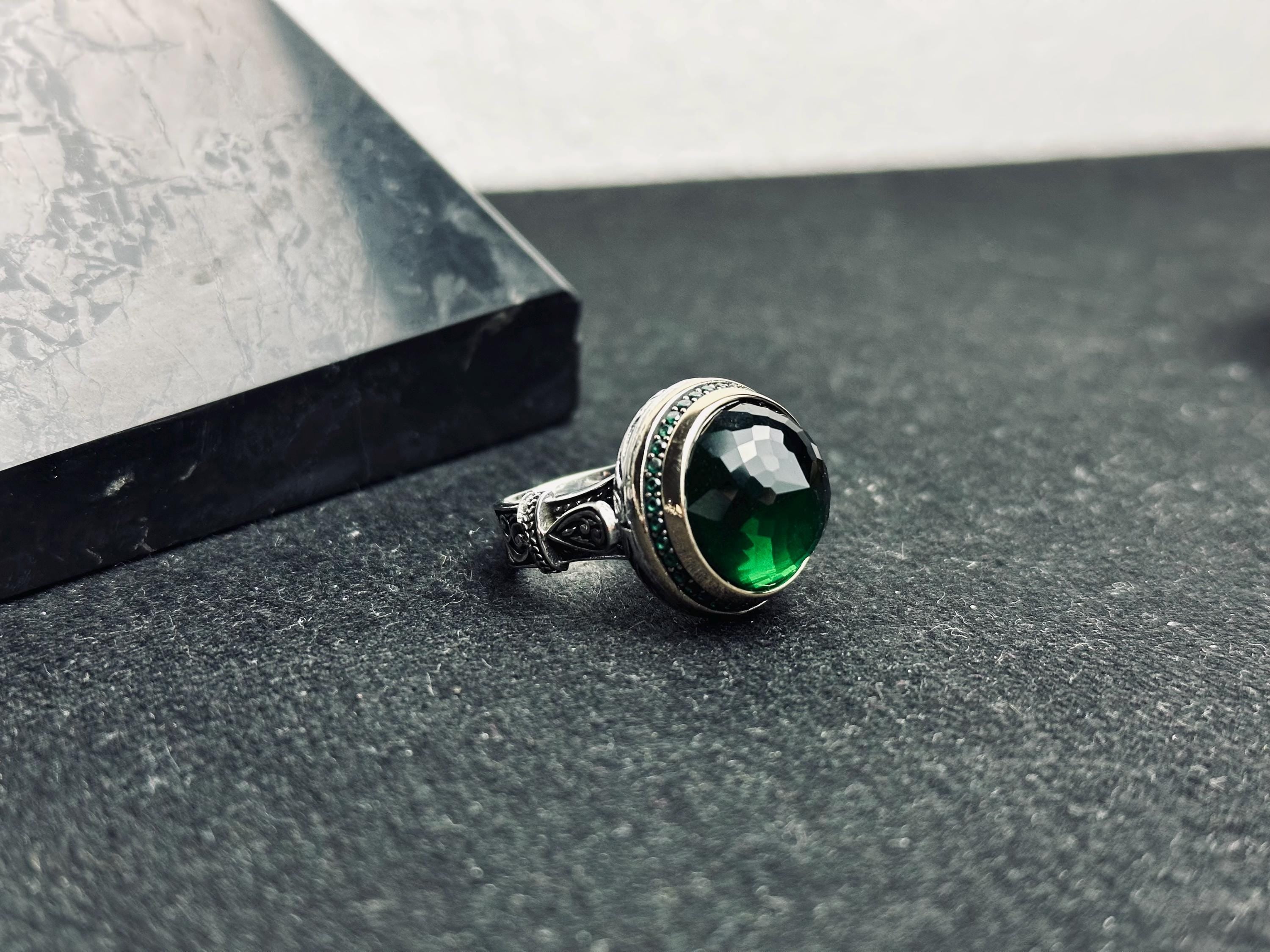 Round Green Emerald Ring - Minimalist Sterling Silver Handmade