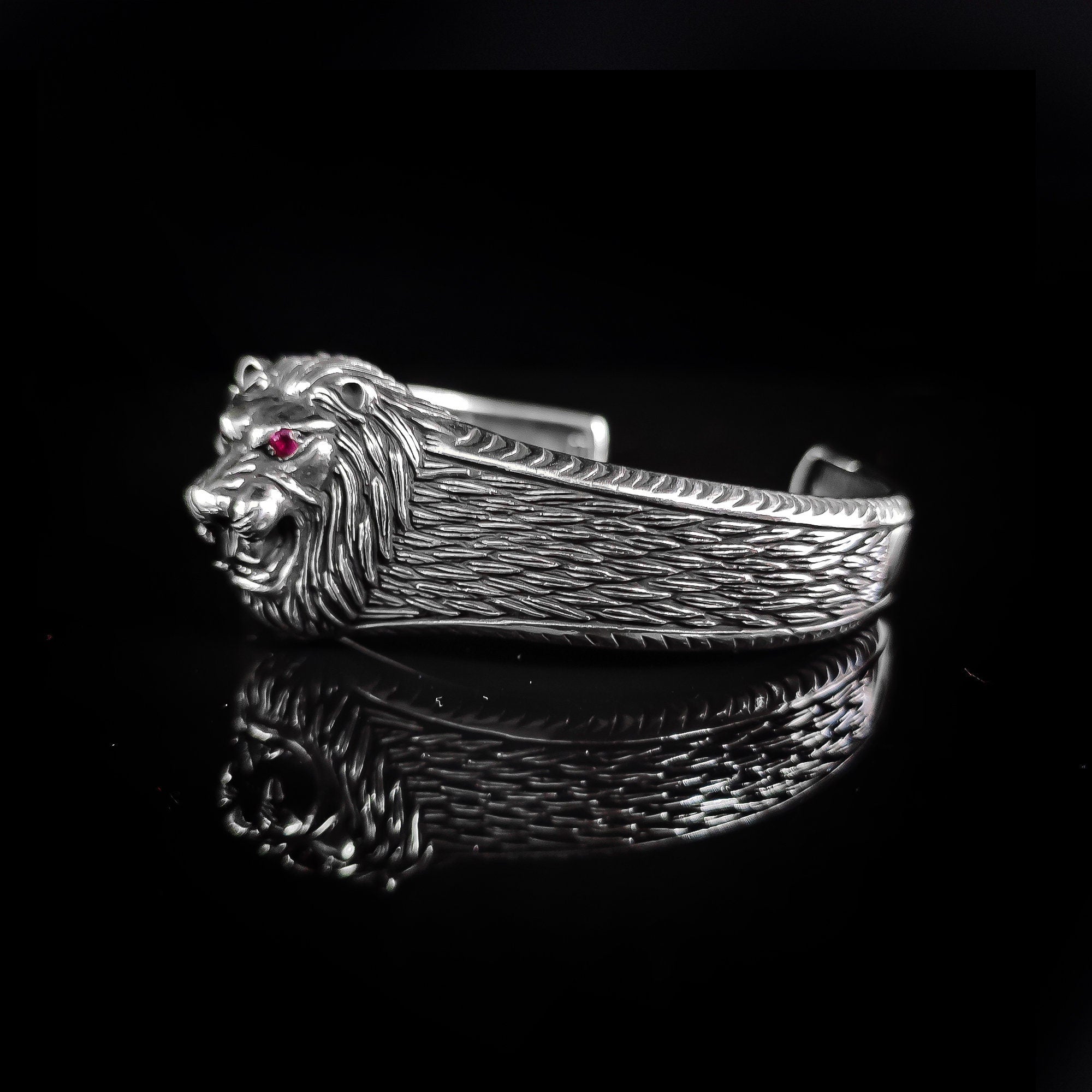 Lion Head Sterling Silver Bracelet: Engraved Tire Design Cuff