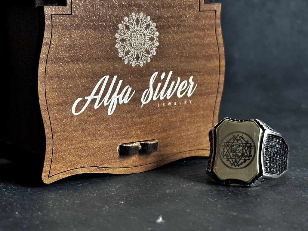Sterling Silver Solomon King Ring: Engraved Star Detail