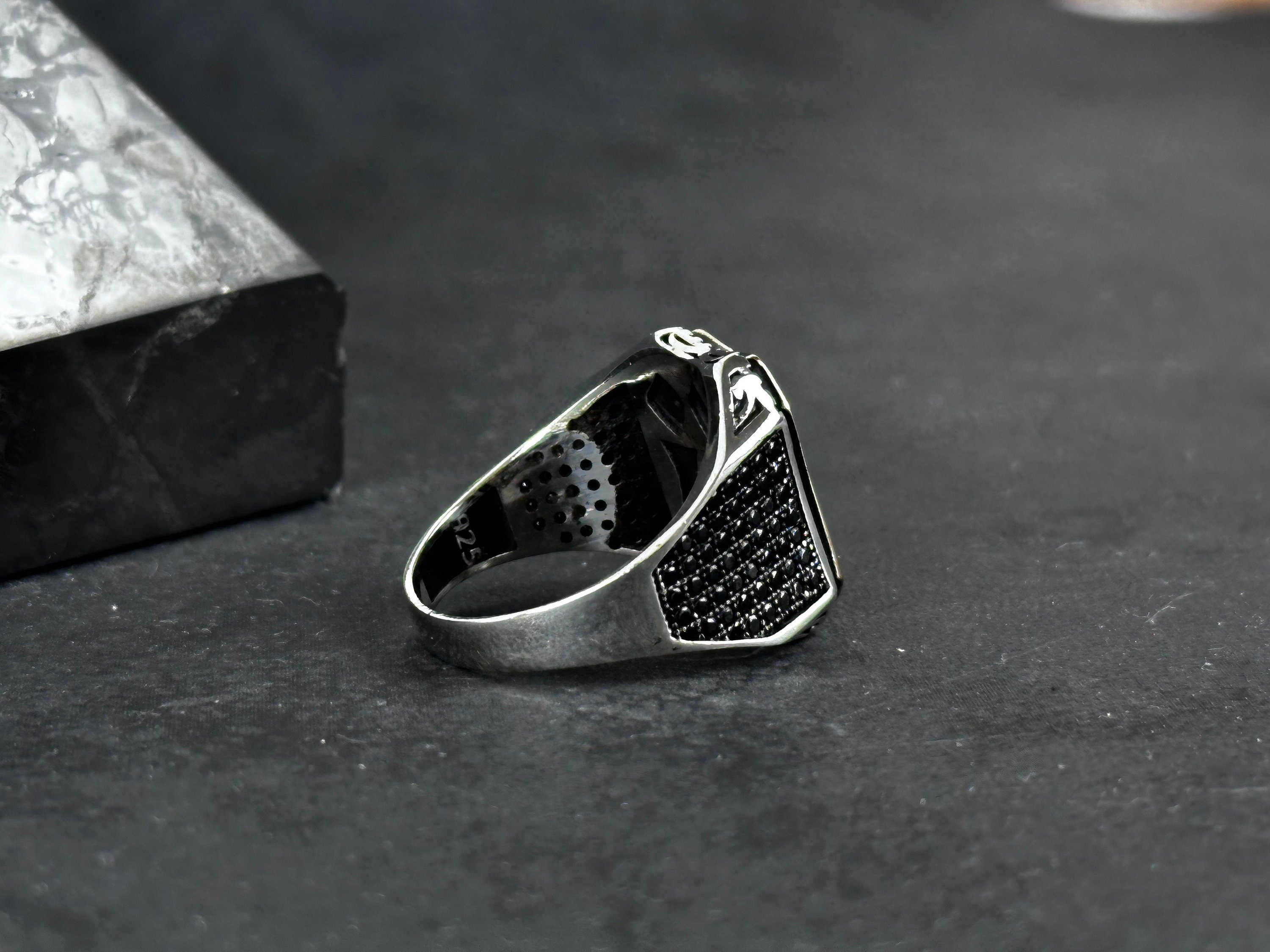 Sterling Silver Solomon King Ring: Engraved Star Detail