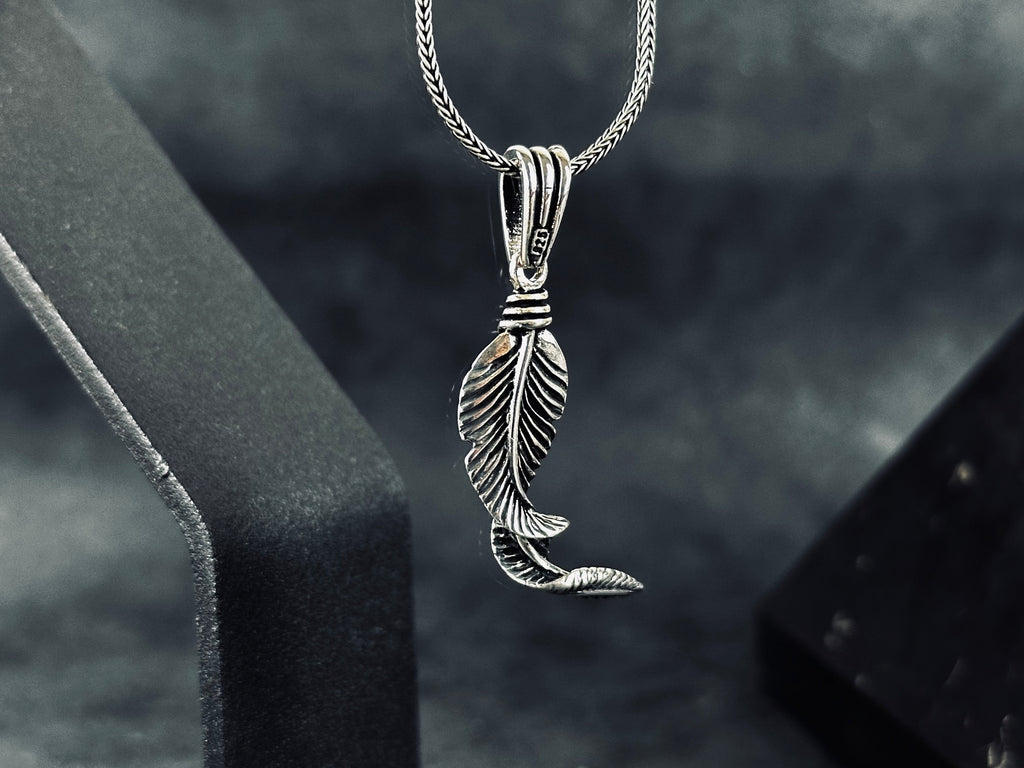 Feather Pendant Necklace: Silver Boho Style - Adjustable Chain