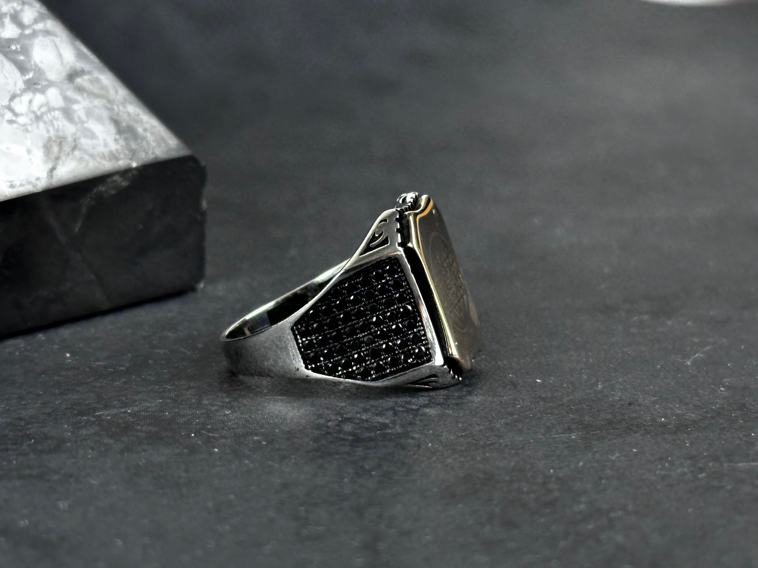 Sterling Silver Solomon King Ring: Engraved Star Detail