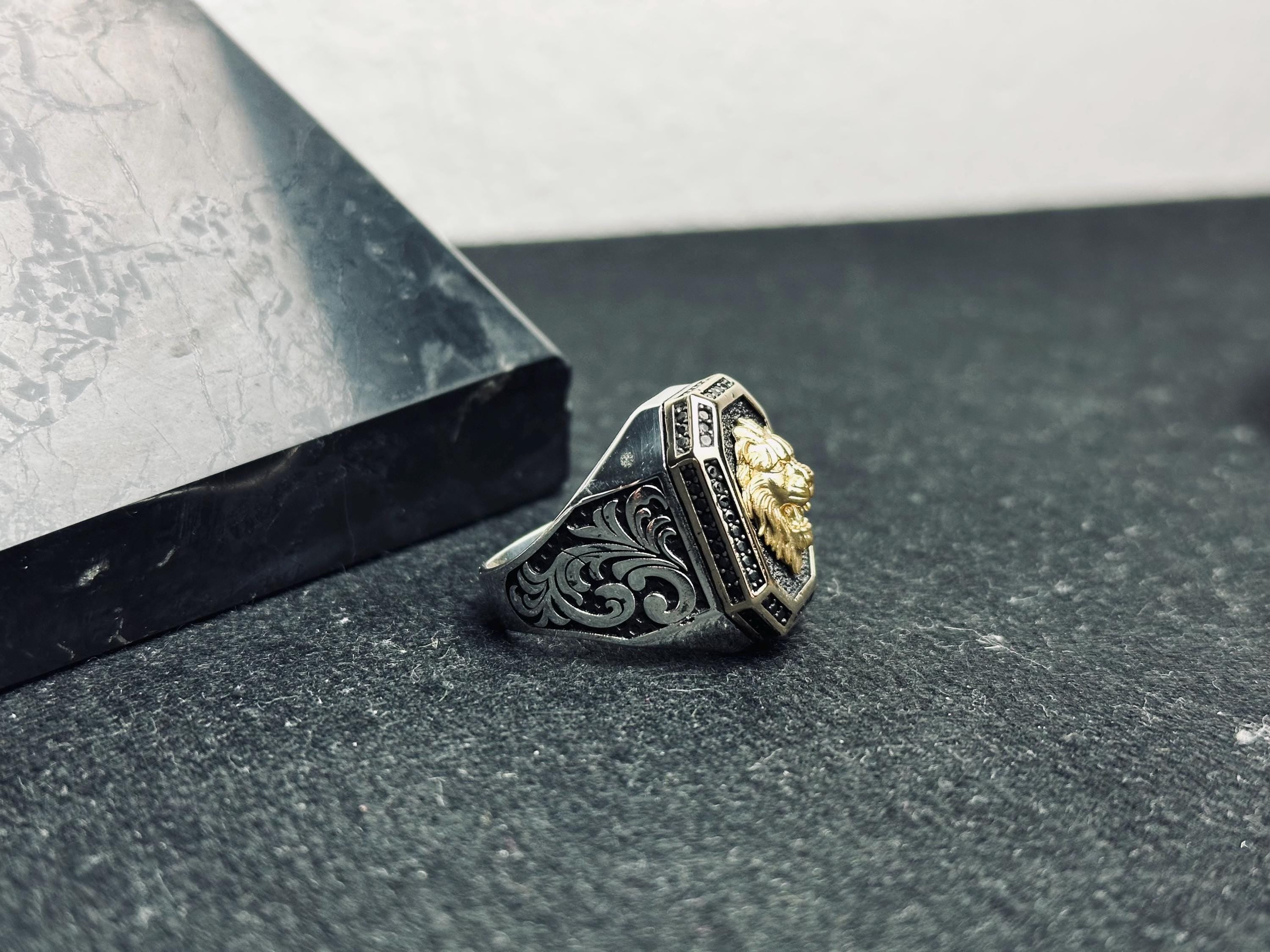Leo Signet Ring: Bold Lion Head Design - Sterling Silver Zircon