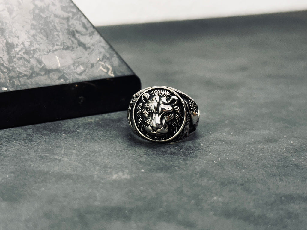 Leo Signet Ring: Hand Engraved Silver - Zodiac Lion Design