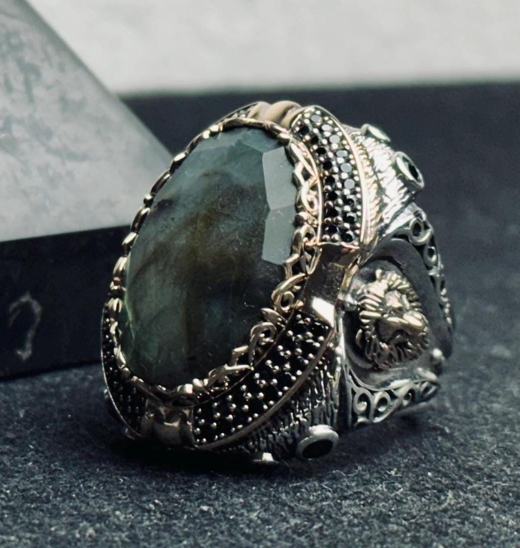 Labradorite Lion Head Ring - Sterling Silver Handmade Statement