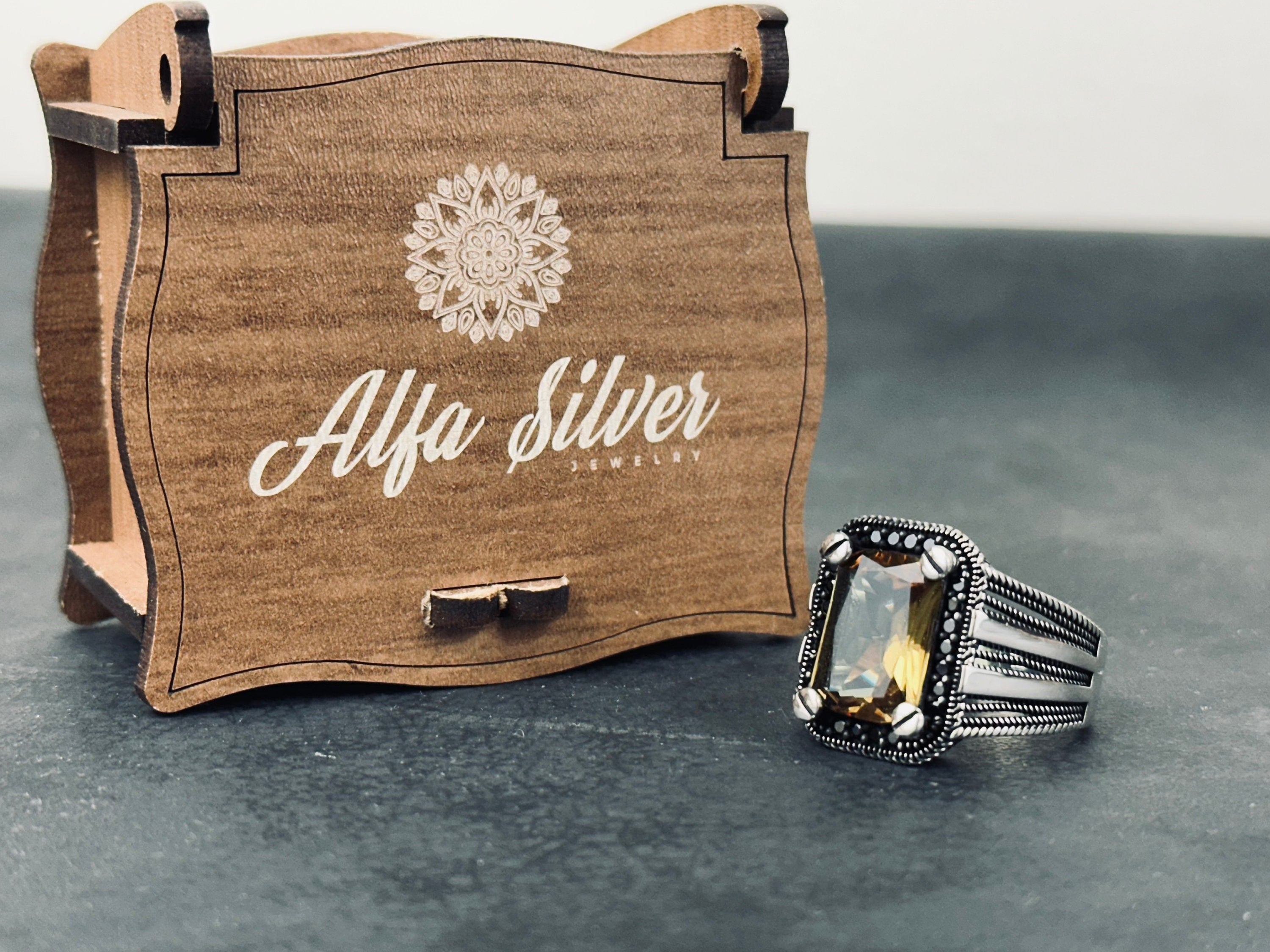 Minimalist Sultanit Ring, Sterling Silver Rectangle (Color-Change Stone)