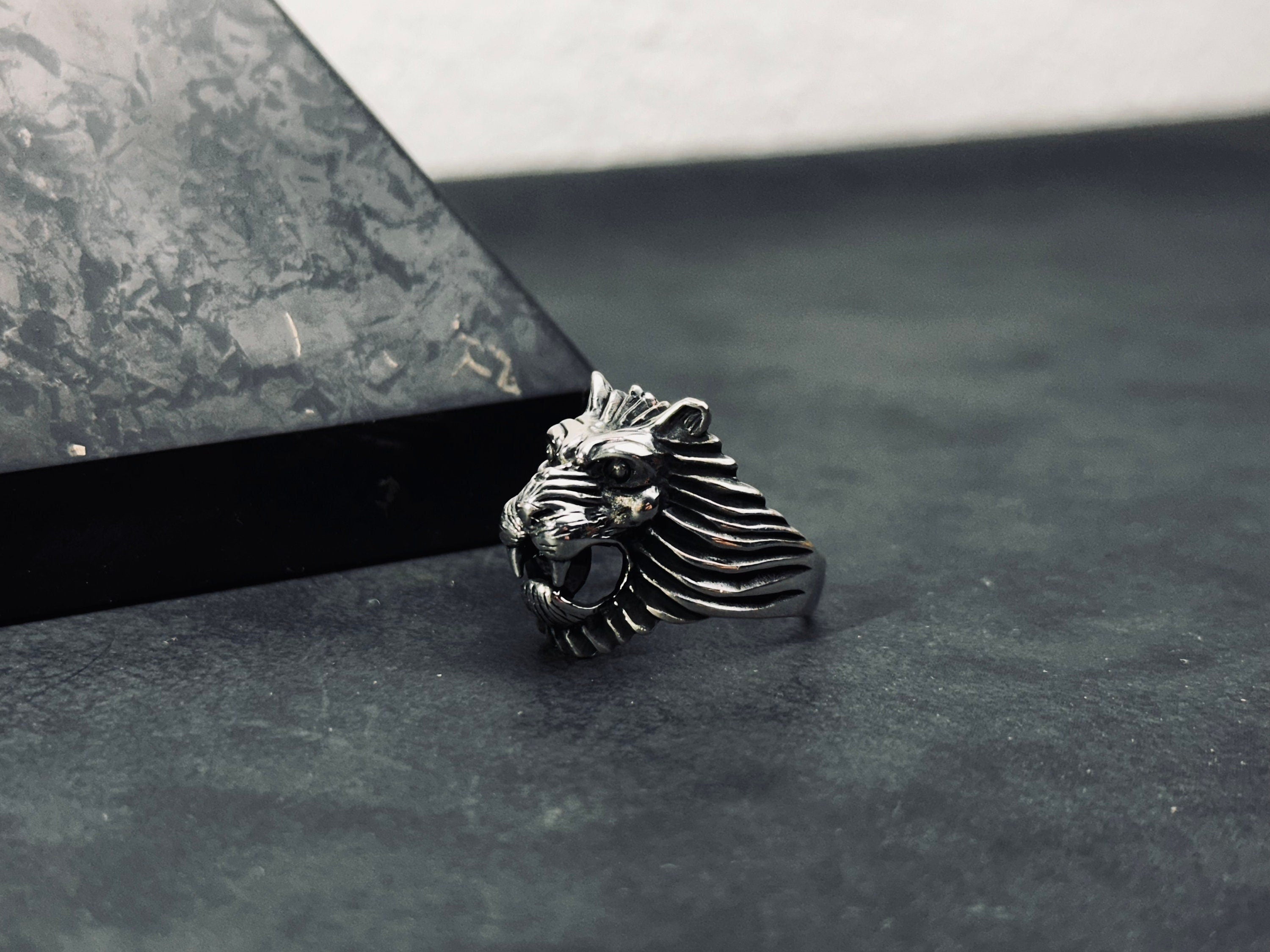Leo Lion Signet Ring - Sterling Silver Handmade Design