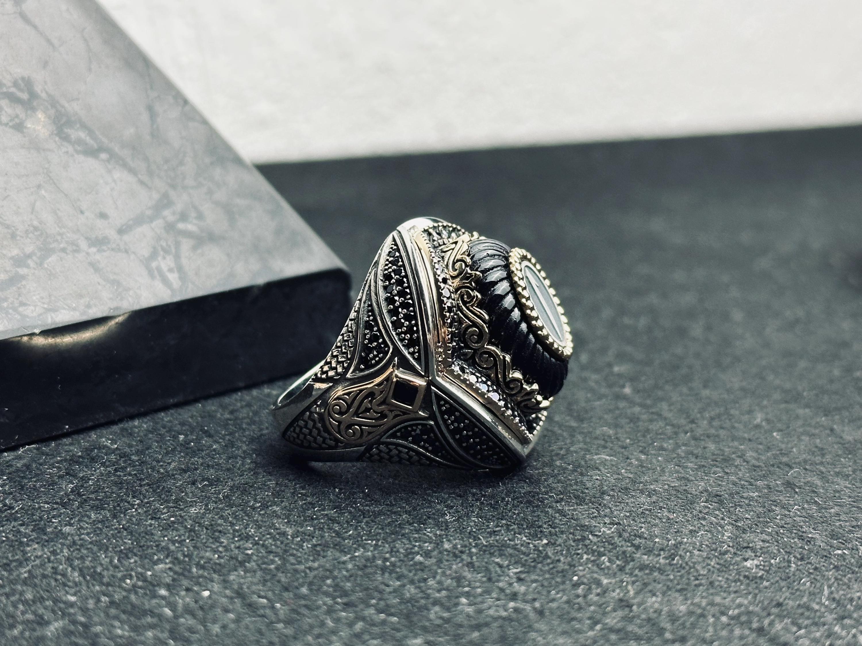 Elif Vav Signet Ring - Oval Onyx, Arabic Calligraphy