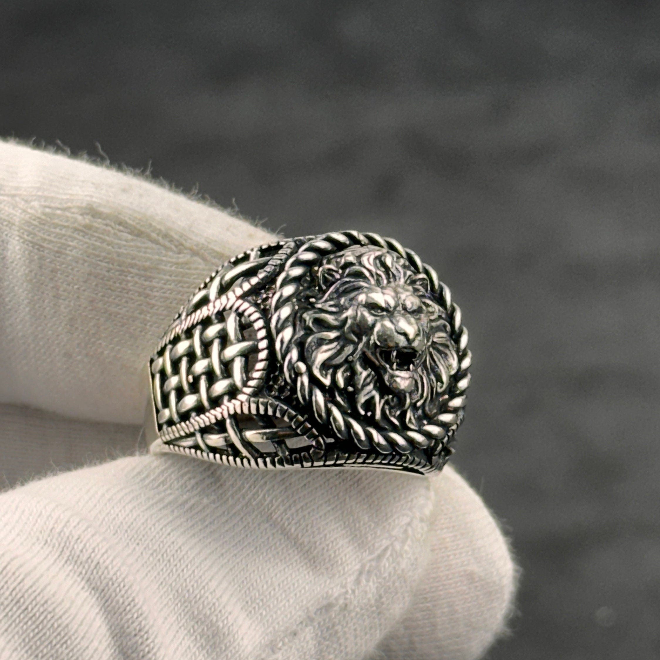 Sterling Silver Leo Zodiac Ring: Lion Head, Rope Engraved