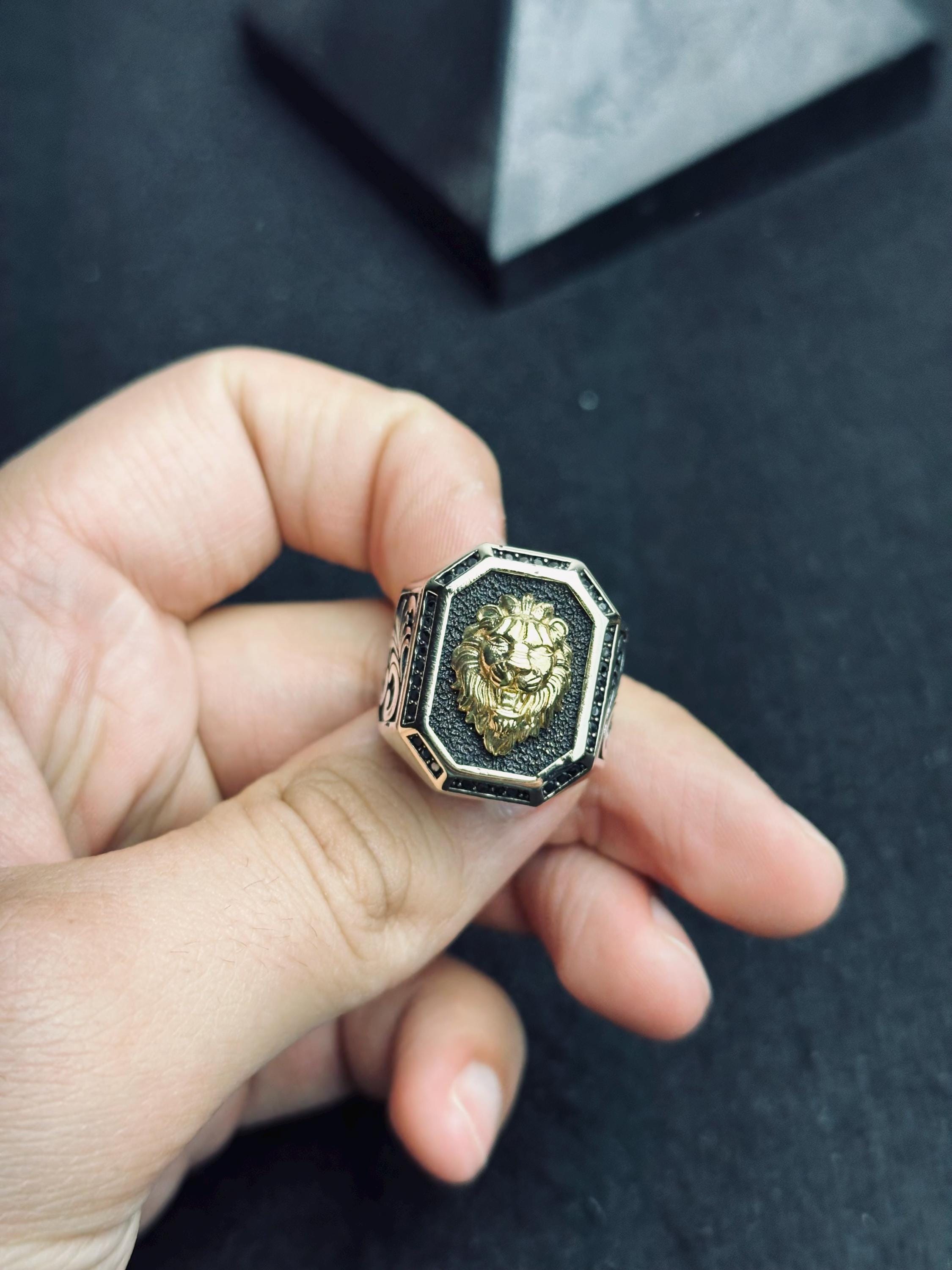 Leo Signet Ring: Bold Lion Head Design - Sterling Silver Zircon