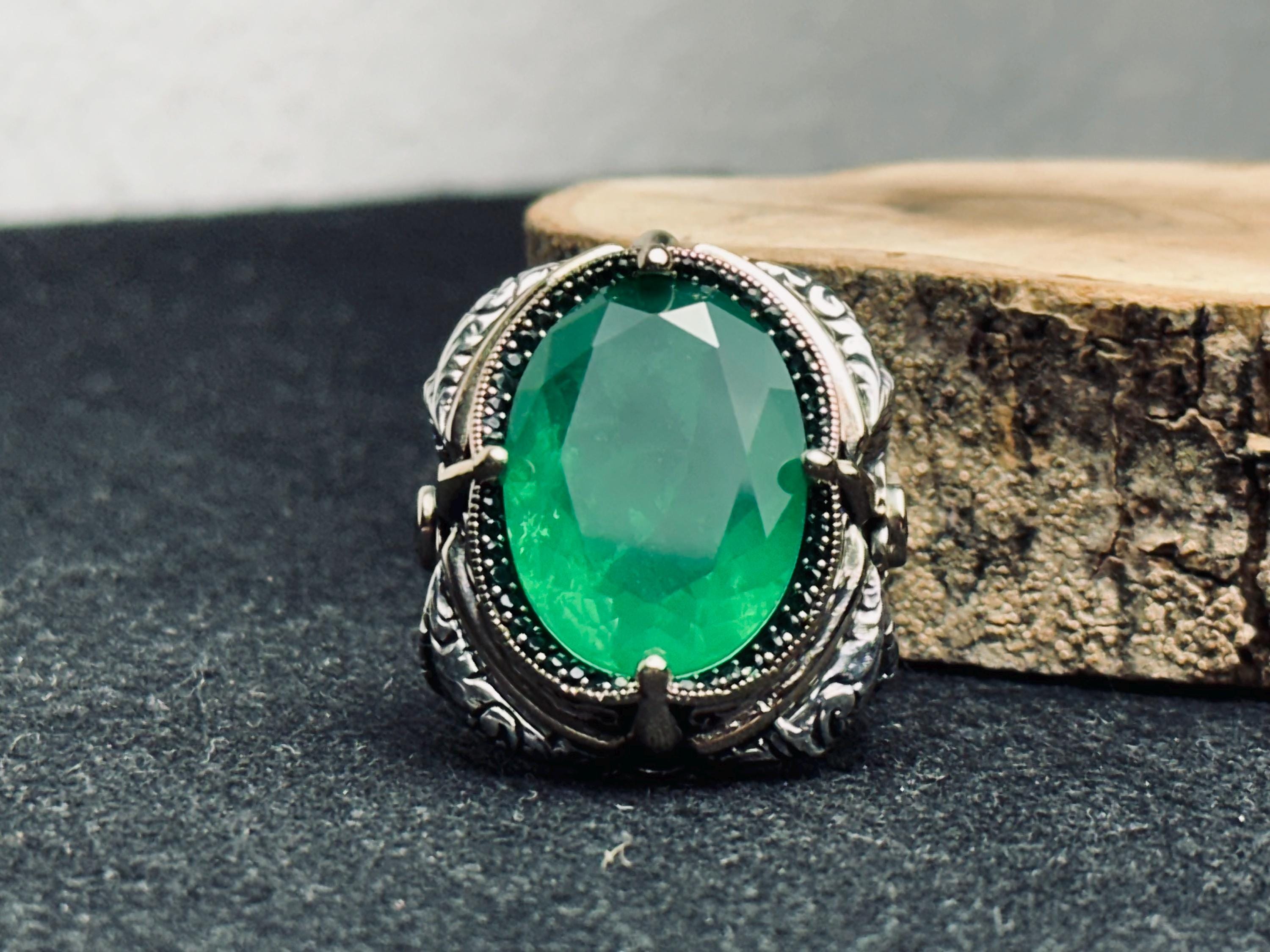 Sterling Silver Men's Ring: Lion Design with Green Tourmaline