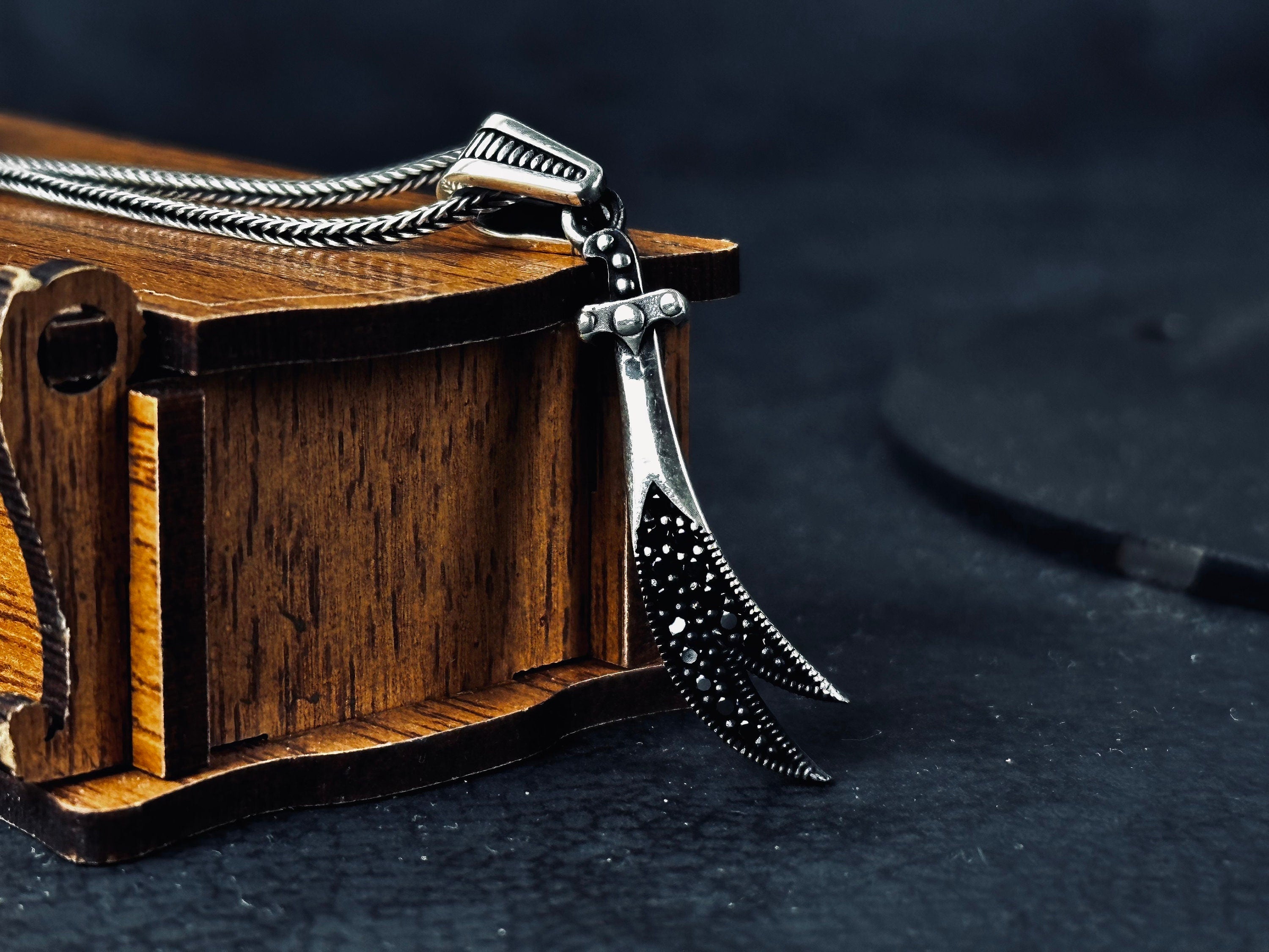 Zulfiqar Silver Pendant Necklace: Handcrafted Islamic Charm