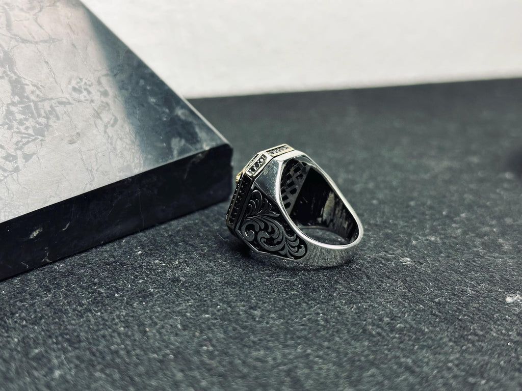 Leo Signet Ring: Bold Lion Head Design - Sterling Silver Zircon
