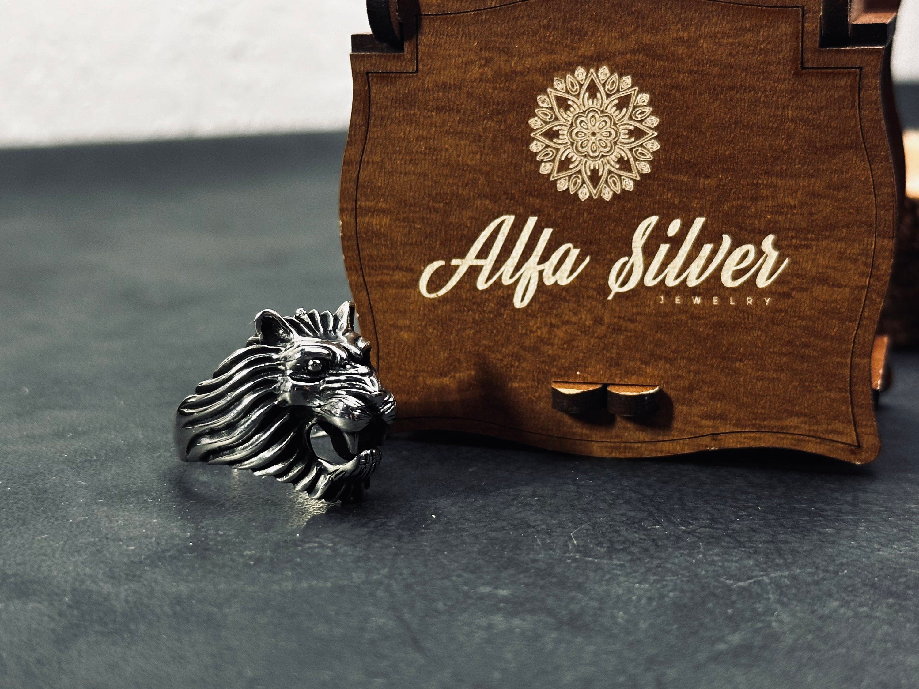Leo Lion Signet Ring - Sterling Silver Handmade Design