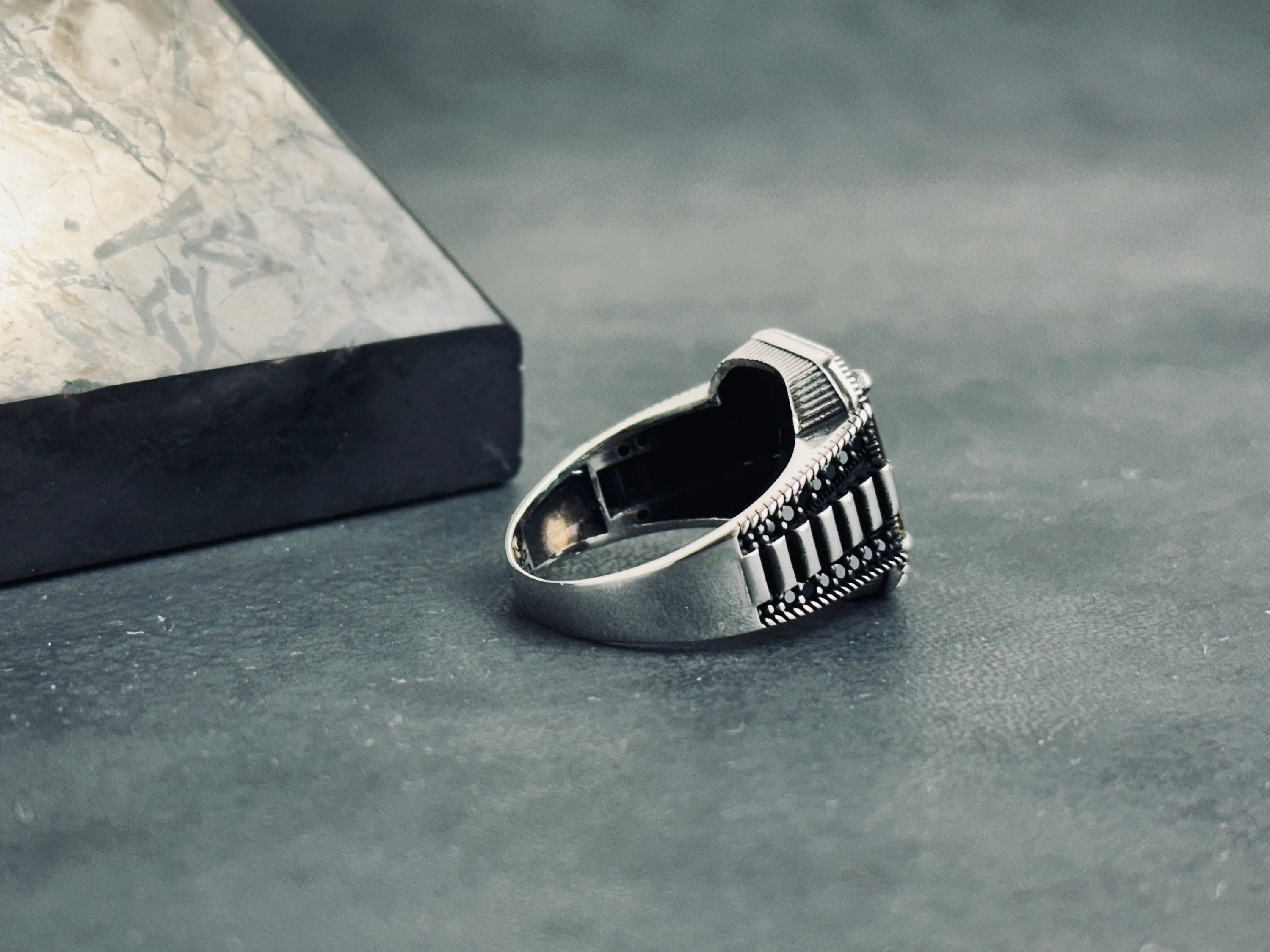 Color-Changing Diaspore Ring - Sterling Silver Nautical Detail