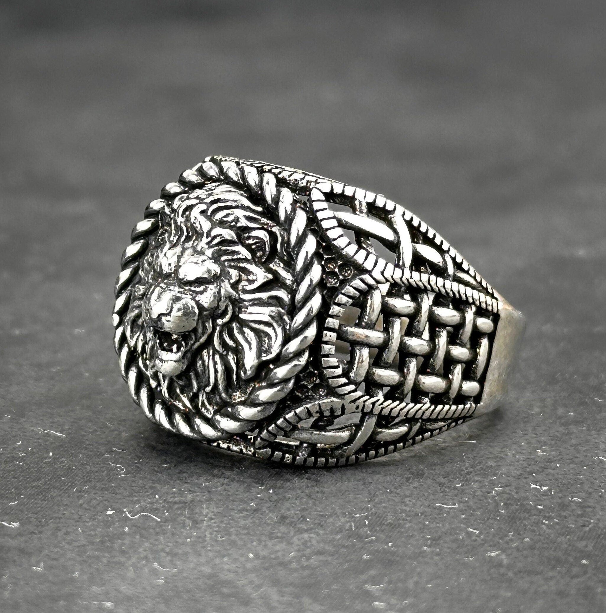 Sterling Silver Leo Zodiac Ring: Lion Head, Rope Engraved