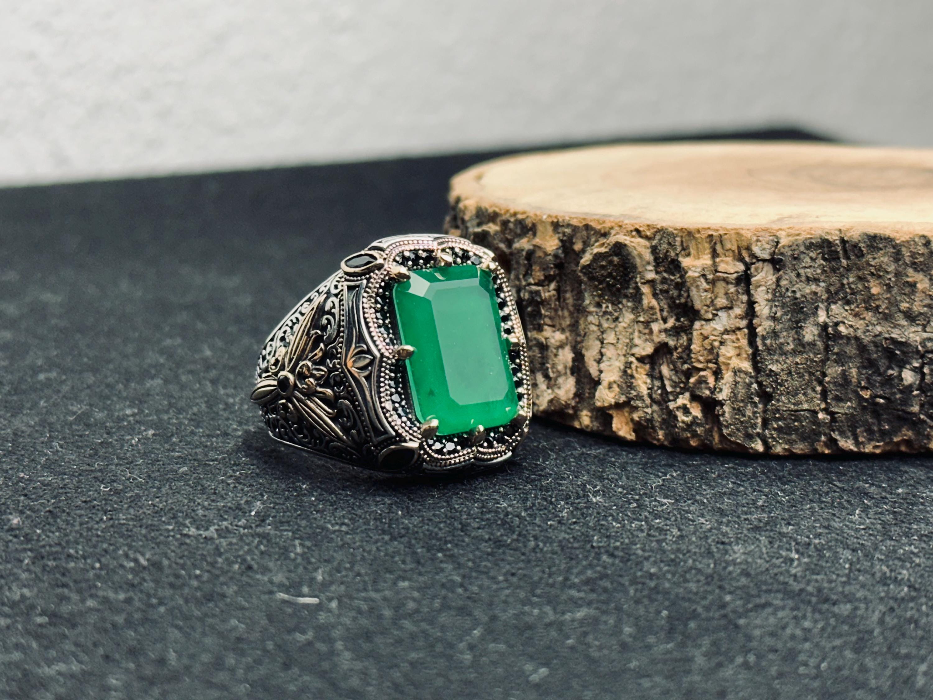 Bold Emerald Silver Ring: Turkish Vintage Design (Men's Size Large)