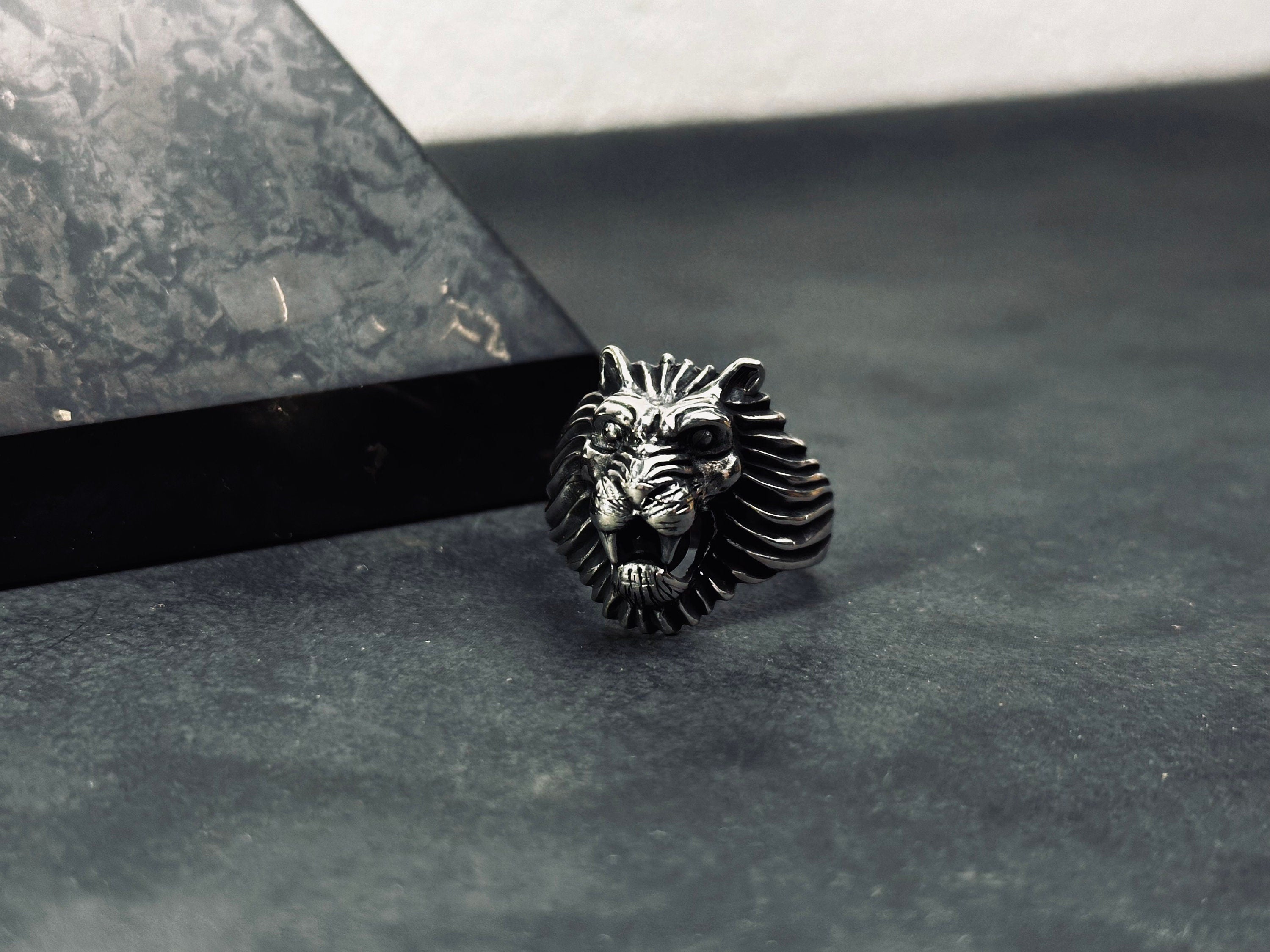Leo Lion Signet Ring - Sterling Silver Handmade Design