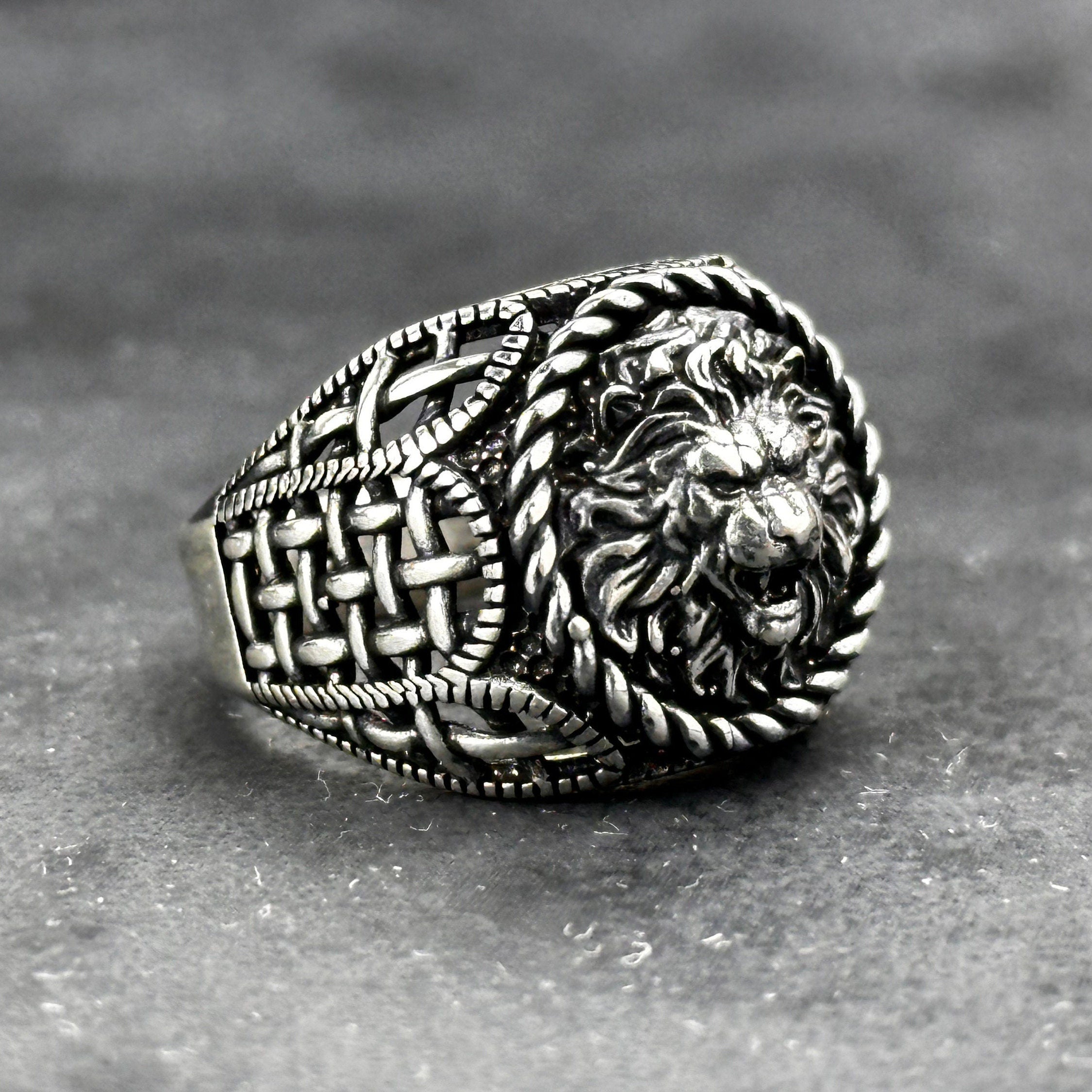 Sterling Silver Leo Zodiac Ring: Lion Head, Rope Engraved