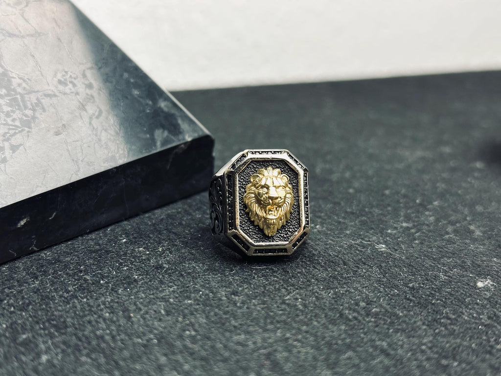 Leo Signet Ring: Bold Lion Head Design - Sterling Silver Zircon