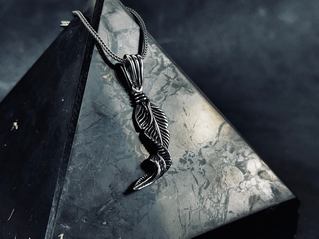 Feather Pendant Necklace: Silver Boho Style - Adjustable Chain