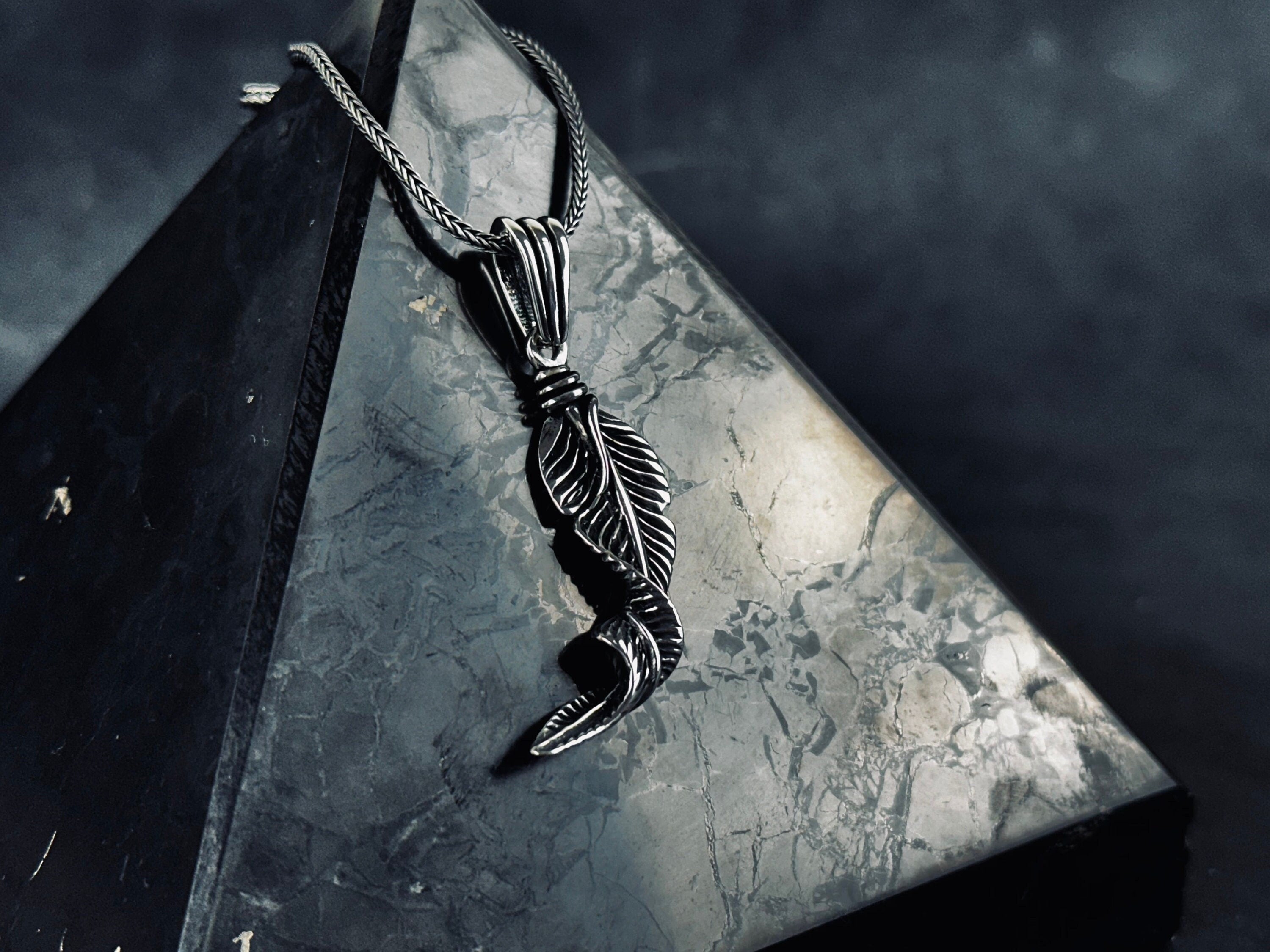Feather Pendant Necklace: Silver Boho Style - Adjustable Chain