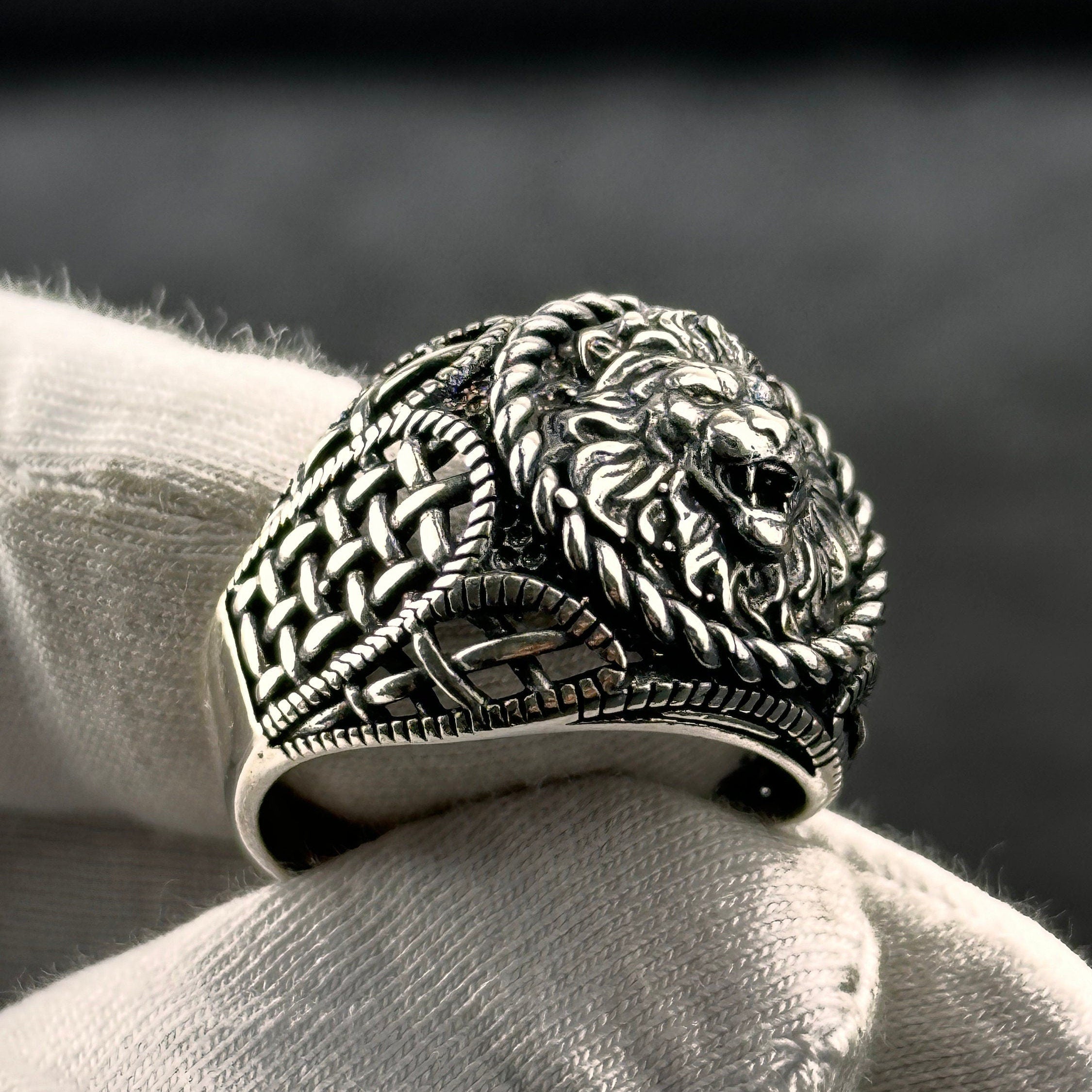 Sterling Silver Leo Zodiac Ring: Lion Head, Rope Engraved