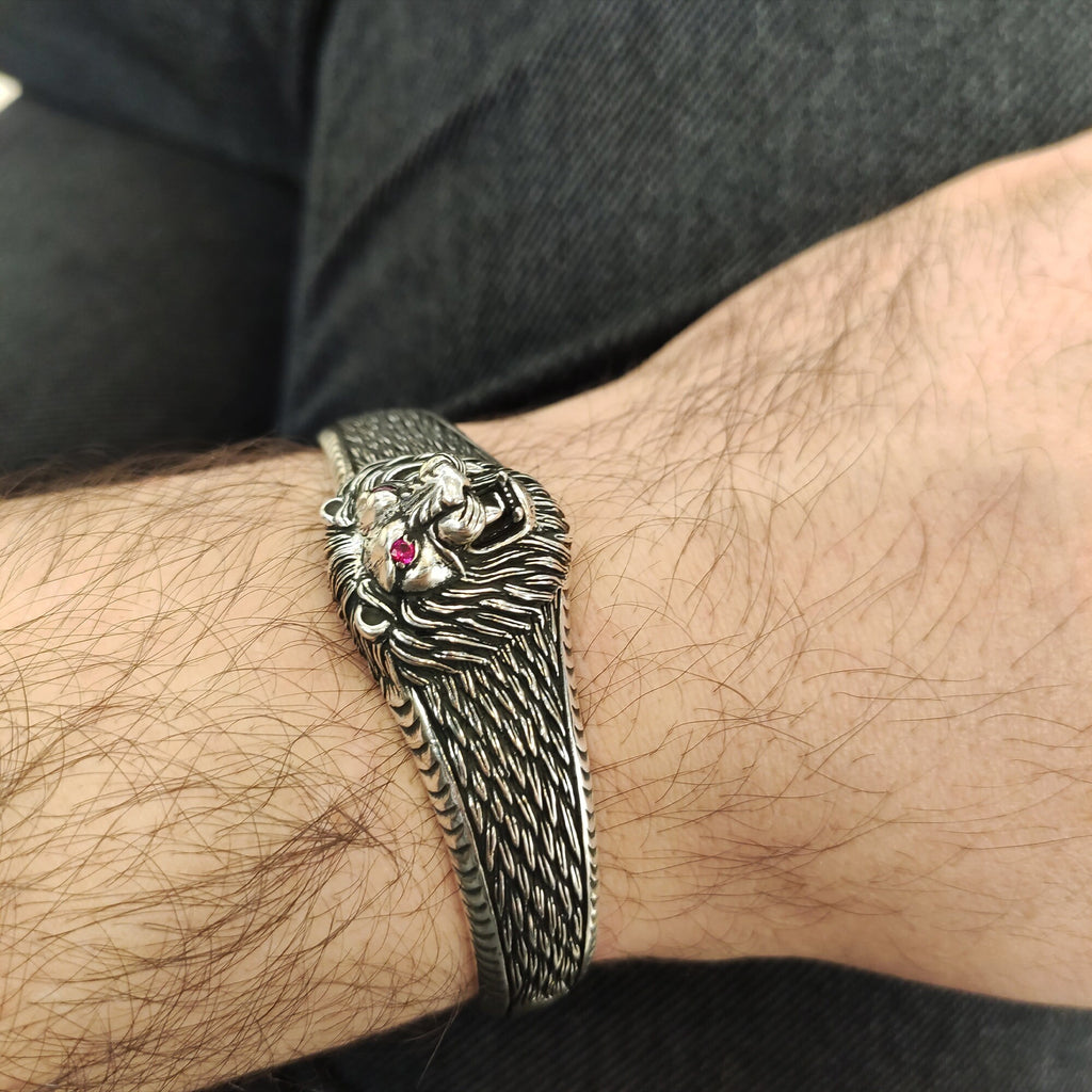 Lion Head Sterling Silver Bracelet: Engraved Tire Design Cuff