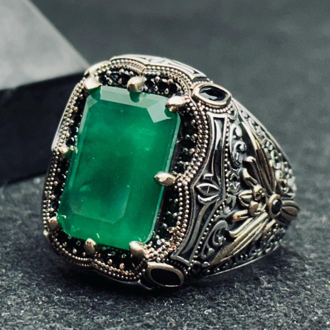 Bold Emerald Silver Ring: Turkish Vintage Design (Men's Size Large)