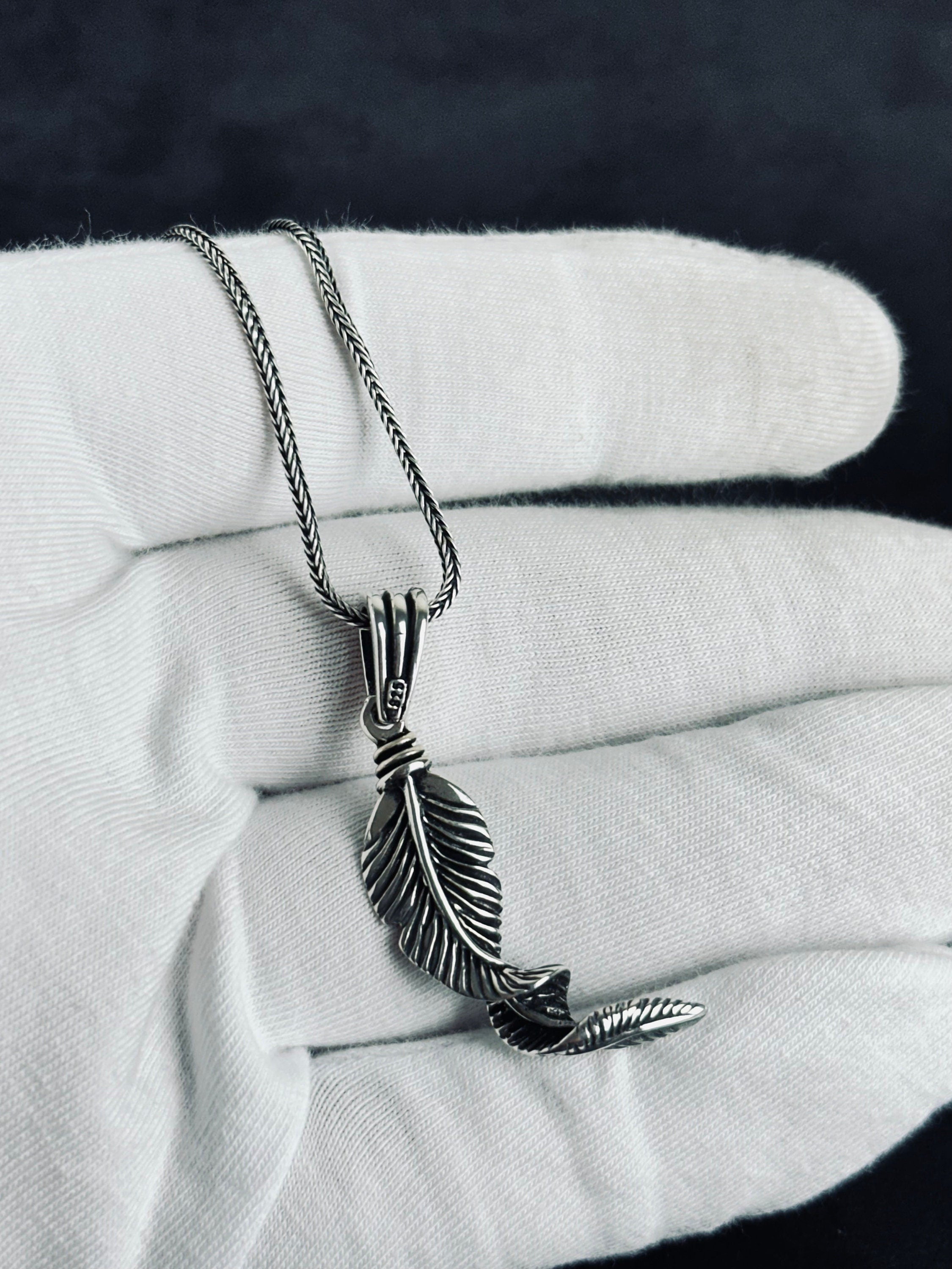Feather Pendant Necklace: Silver Boho Style - Adjustable Chain