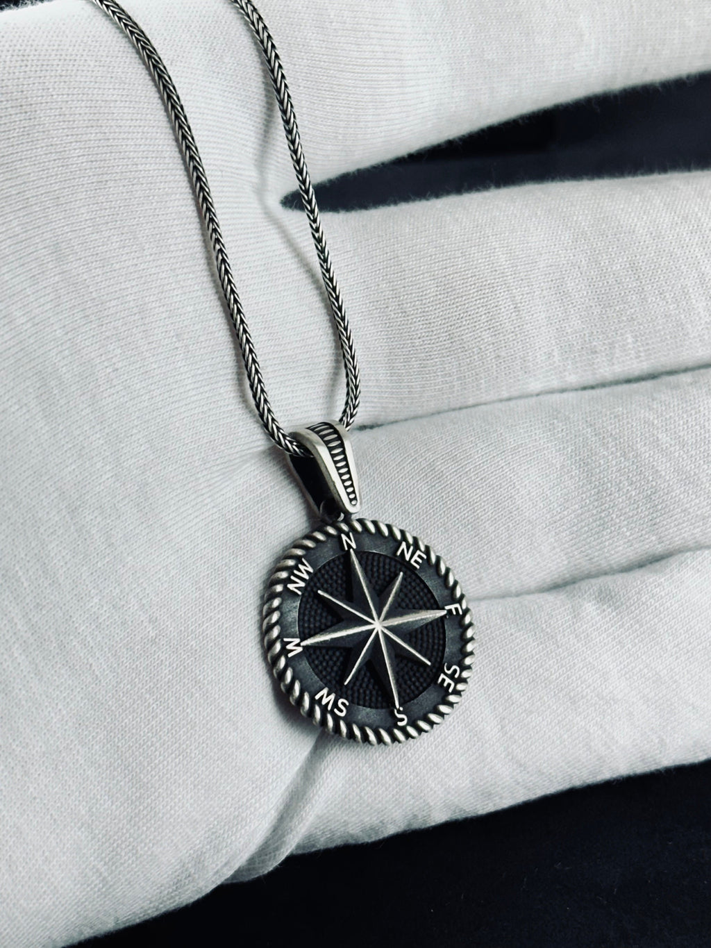 Silver Compass Necklace - Elegant Pendant for Travel Lovers