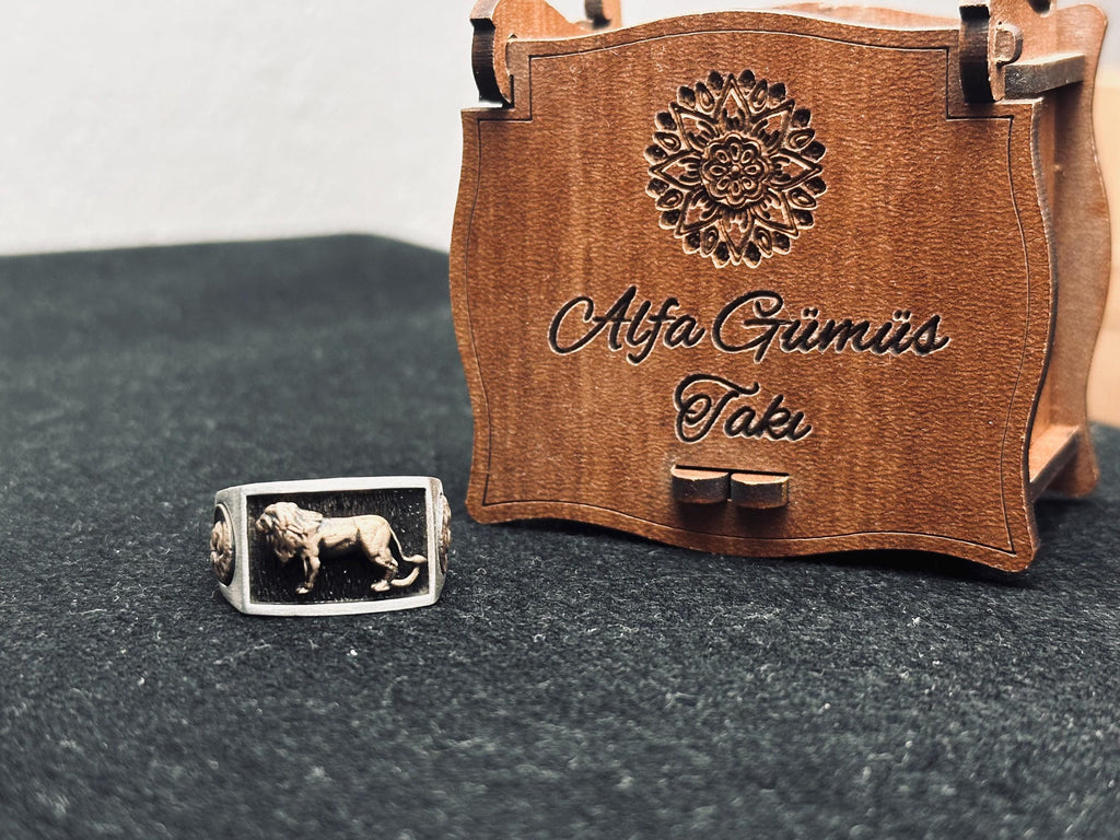 Sterling Silver Lion Ring - Men's Bold Zodiac Design