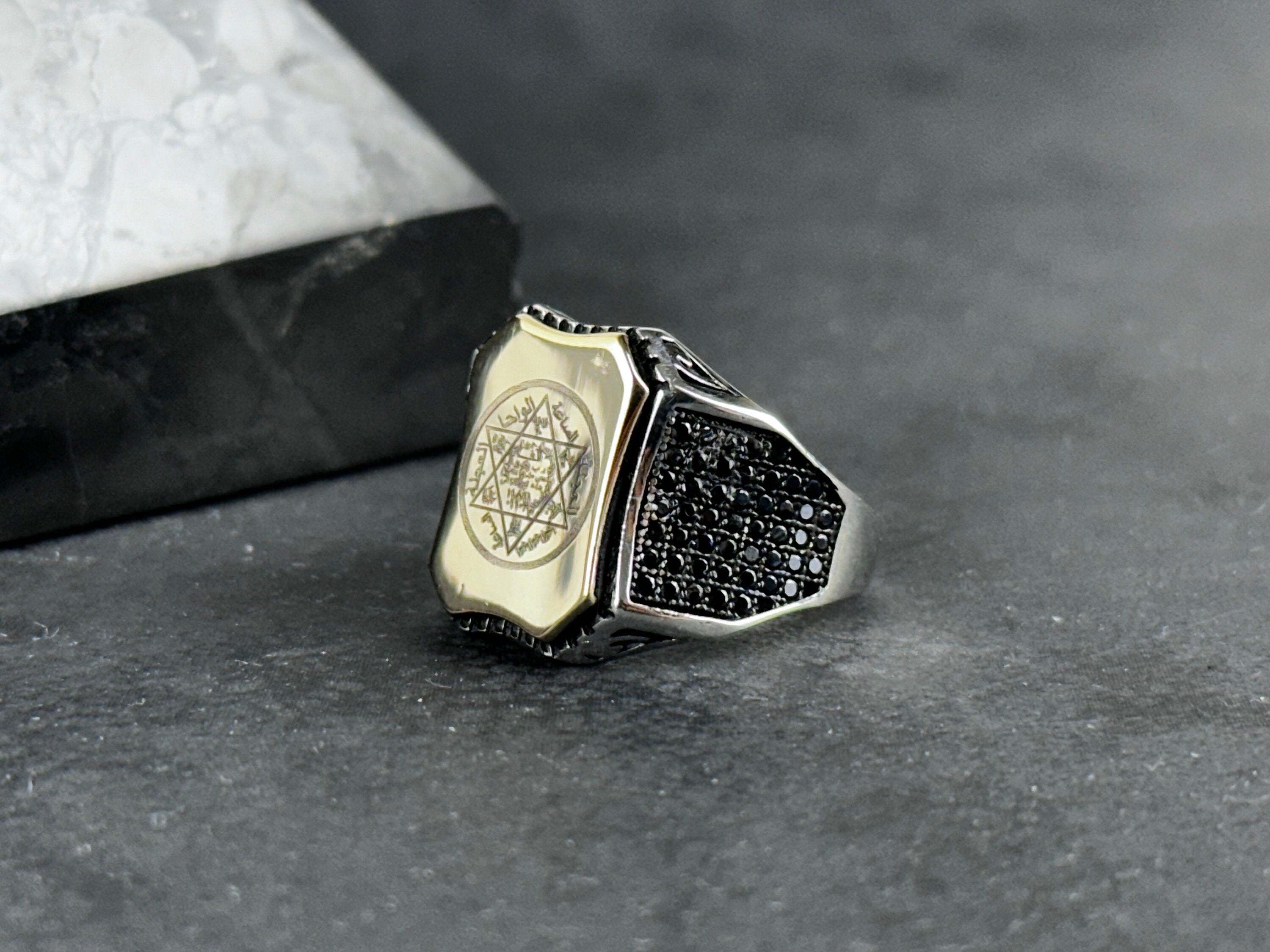 Sterling Silver Solomon King Ring: Engraved Star Detail