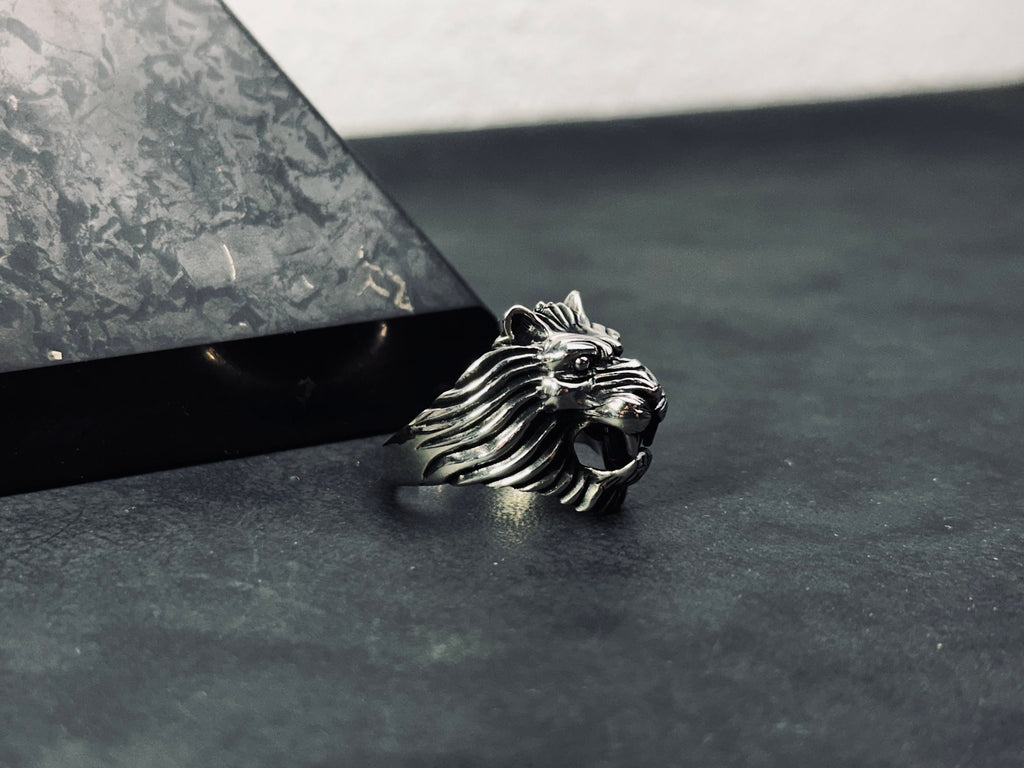 Leo Lion Signet Ring - Sterling Silver Handmade Design