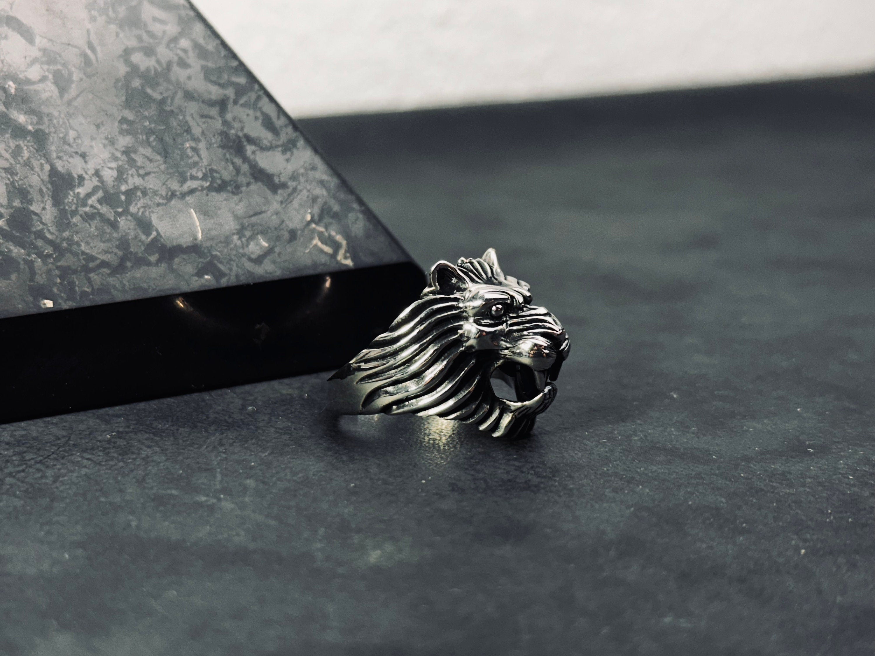 Leo Lion Signet Ring - Sterling Silver Handmade Design