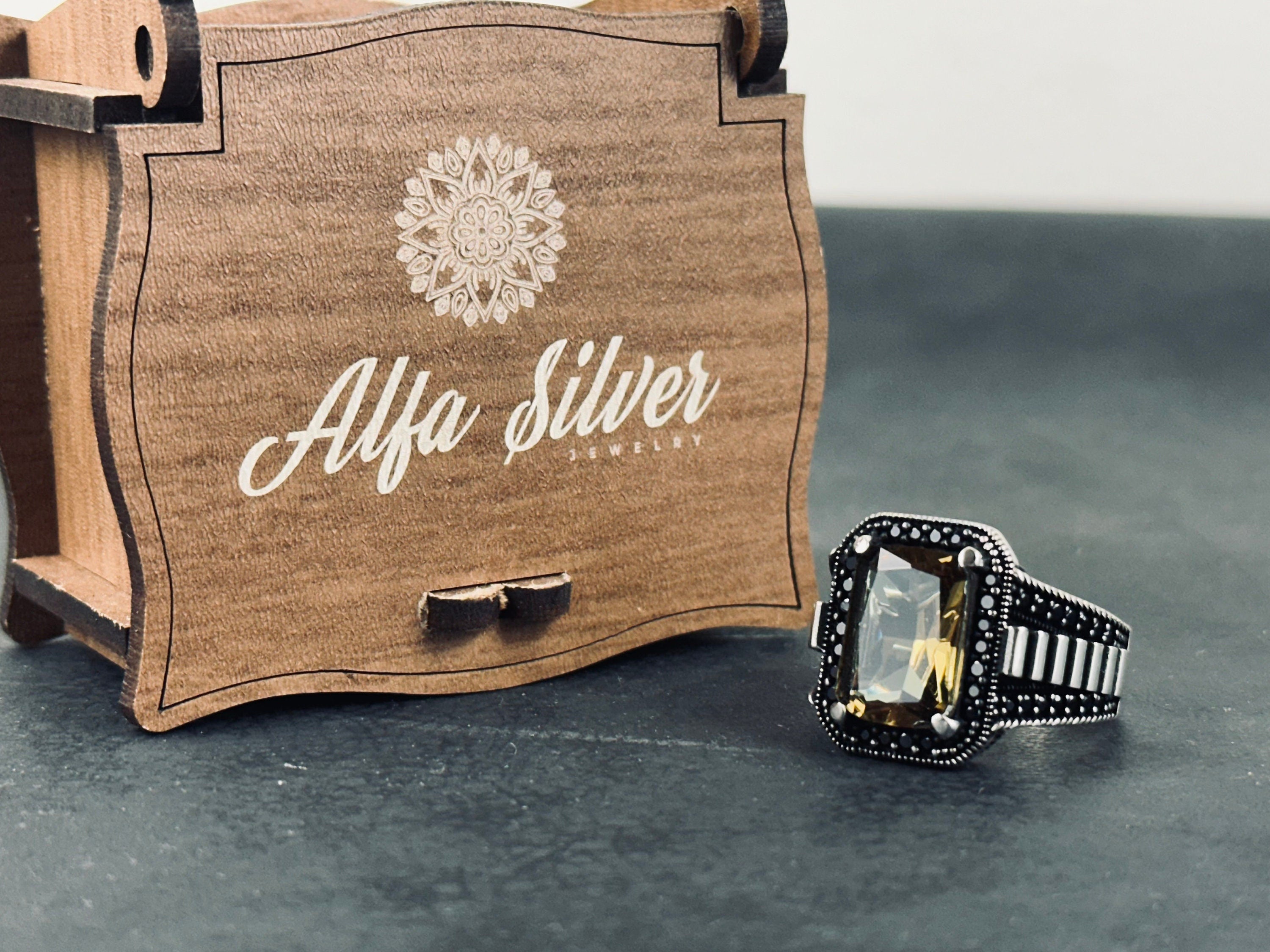 Color-Changing Diaspore Ring - Sterling Silver Nautical Detail