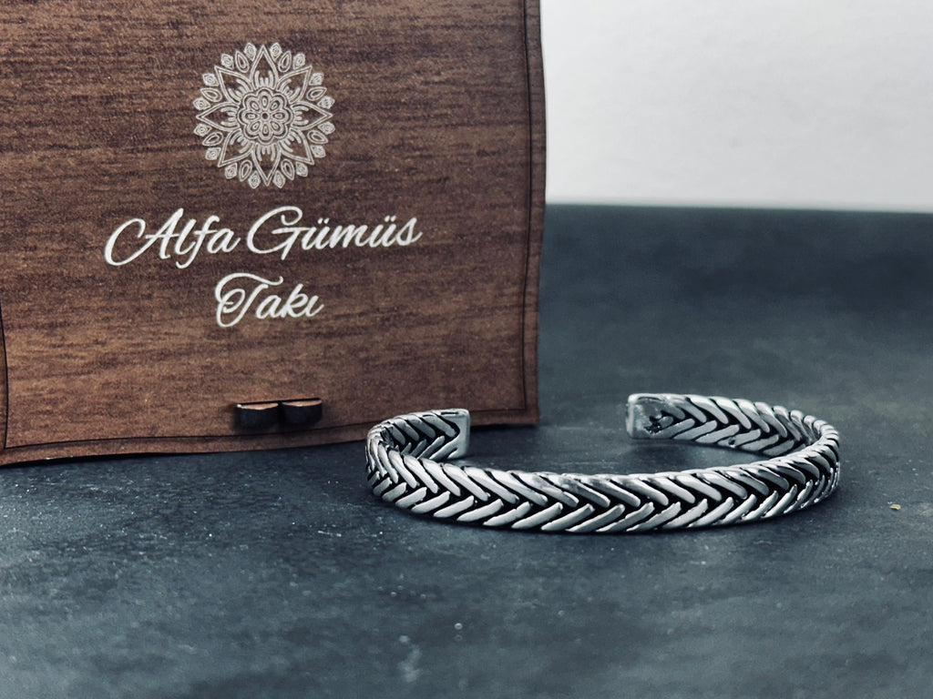 Men's Sterling Silver Knit Cuff Bracelet (Adjustable, Oxidized Finish)