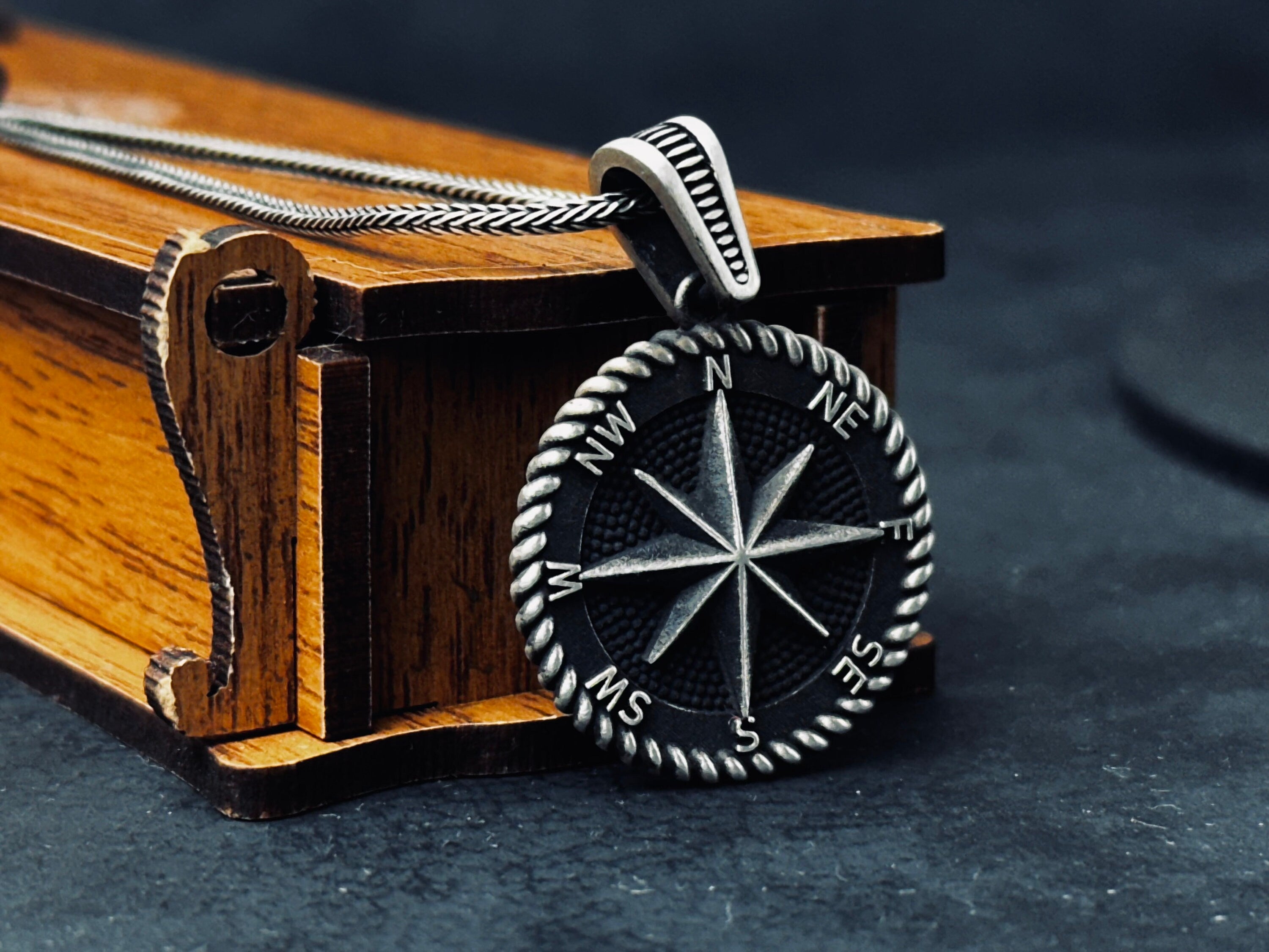 Silver Compass Necklace - Elegant Pendant for Travel Lovers