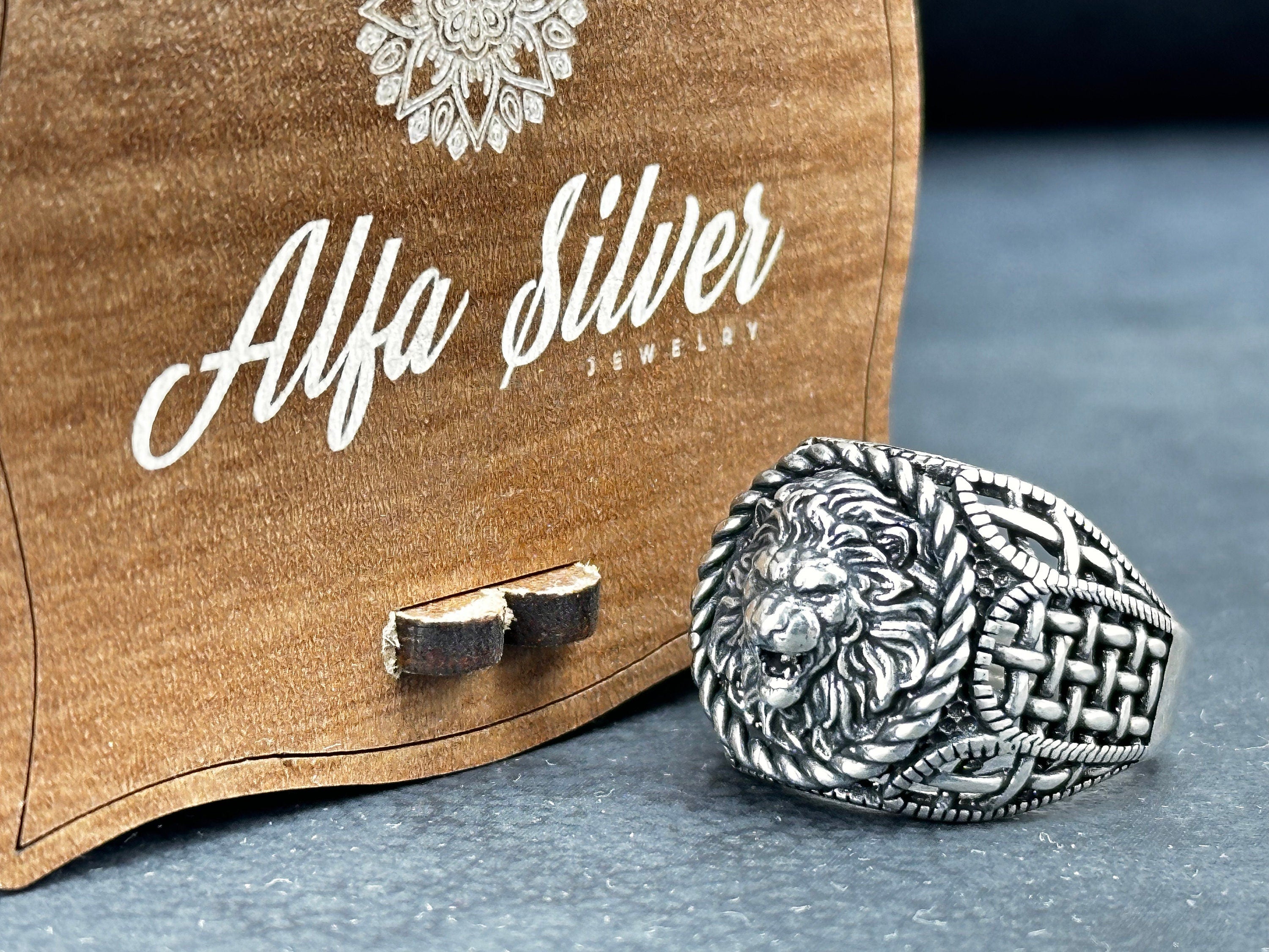 Sterling Silver Leo Zodiac Ring: Lion Head, Rope Engraved