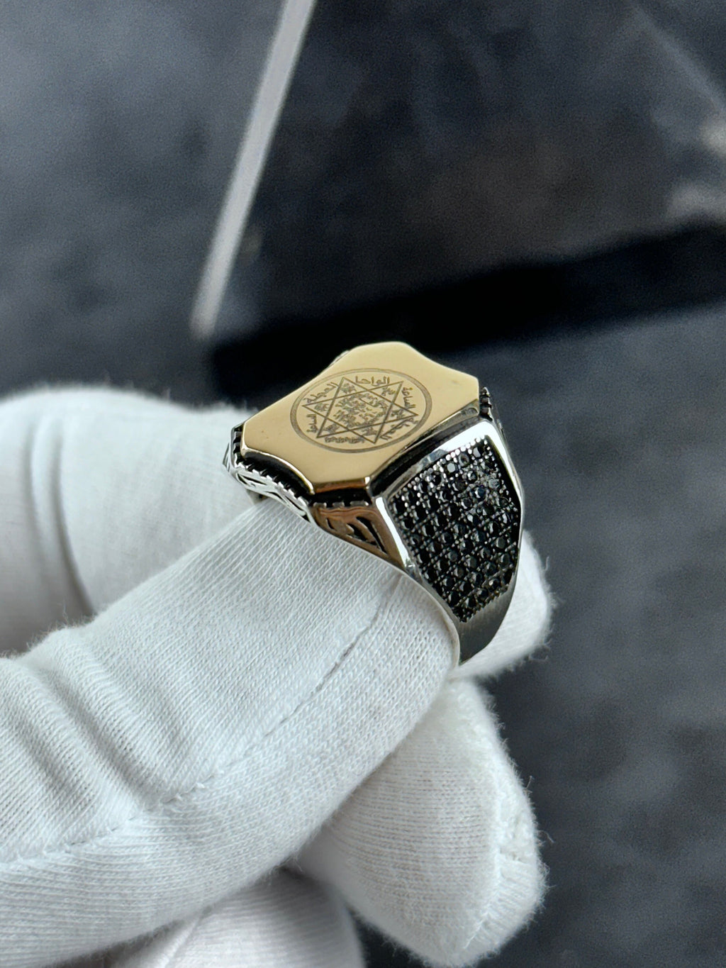 Sterling Silver Solomon King Ring: Engraved Star Detail